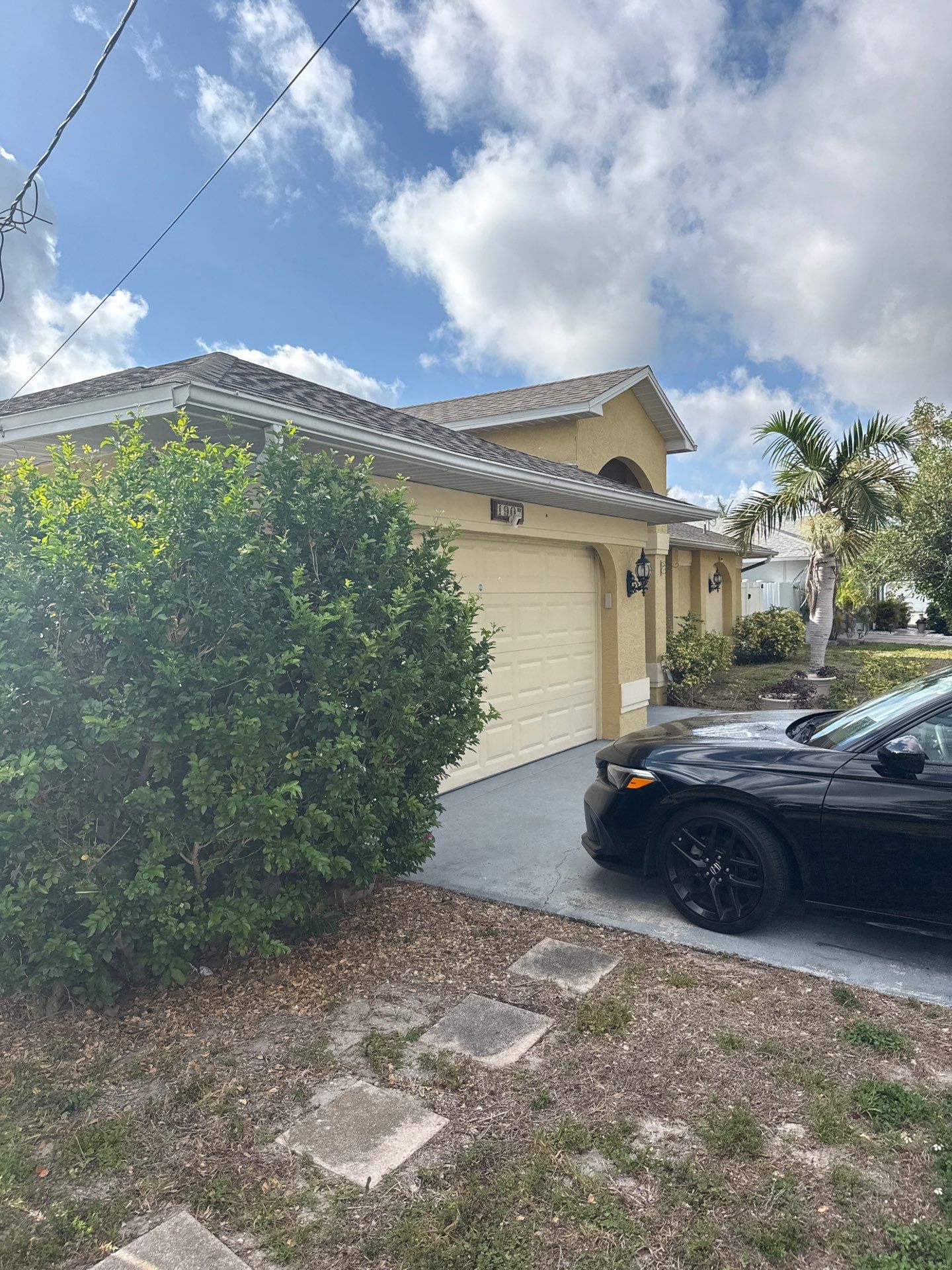 6 Inch Seamless Gutters using White Seamless Gutters in Cape Coral FL by Gutter Professors