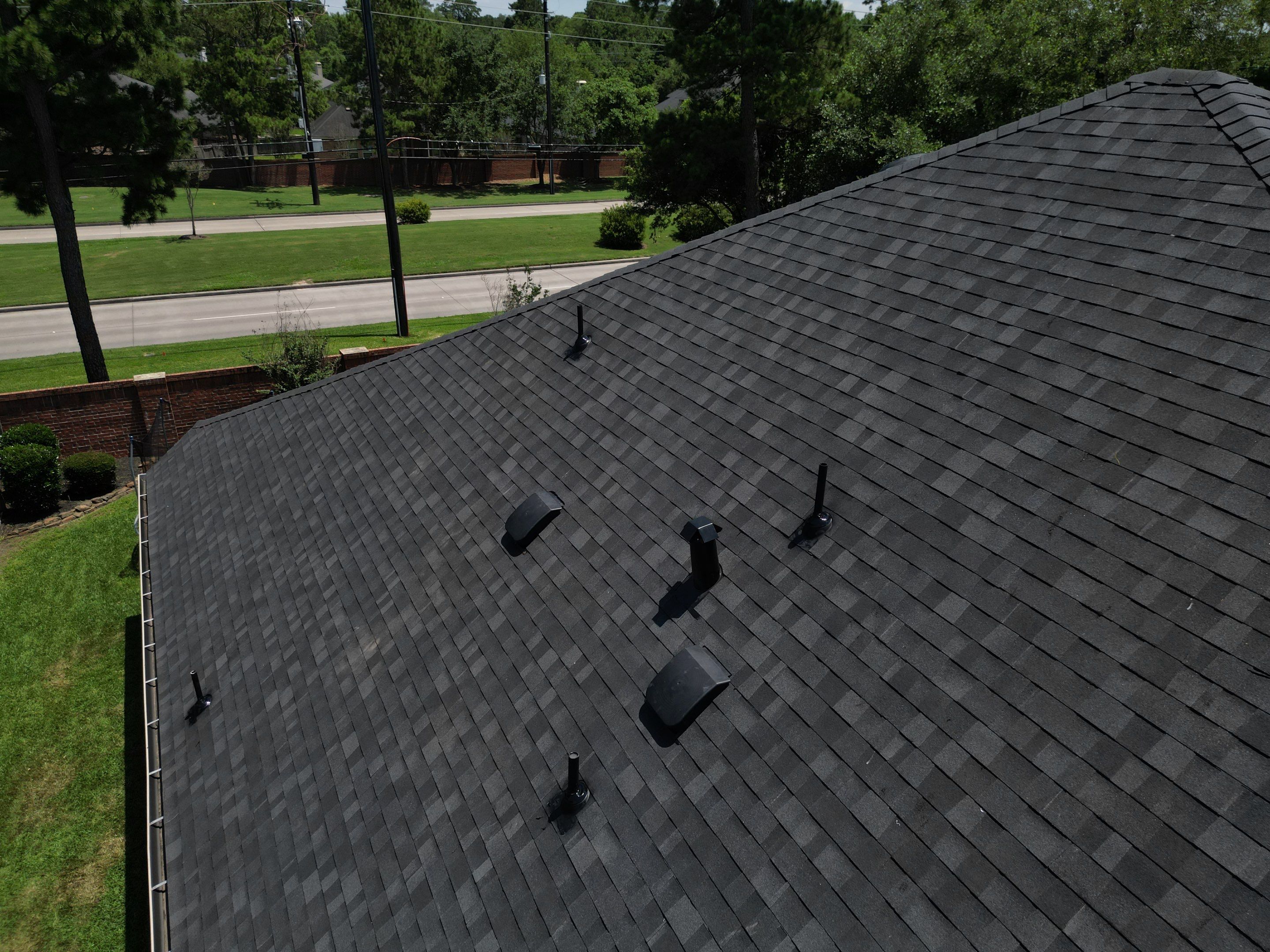 OC Duration Onyx Black by HHH Roofing & Construction
