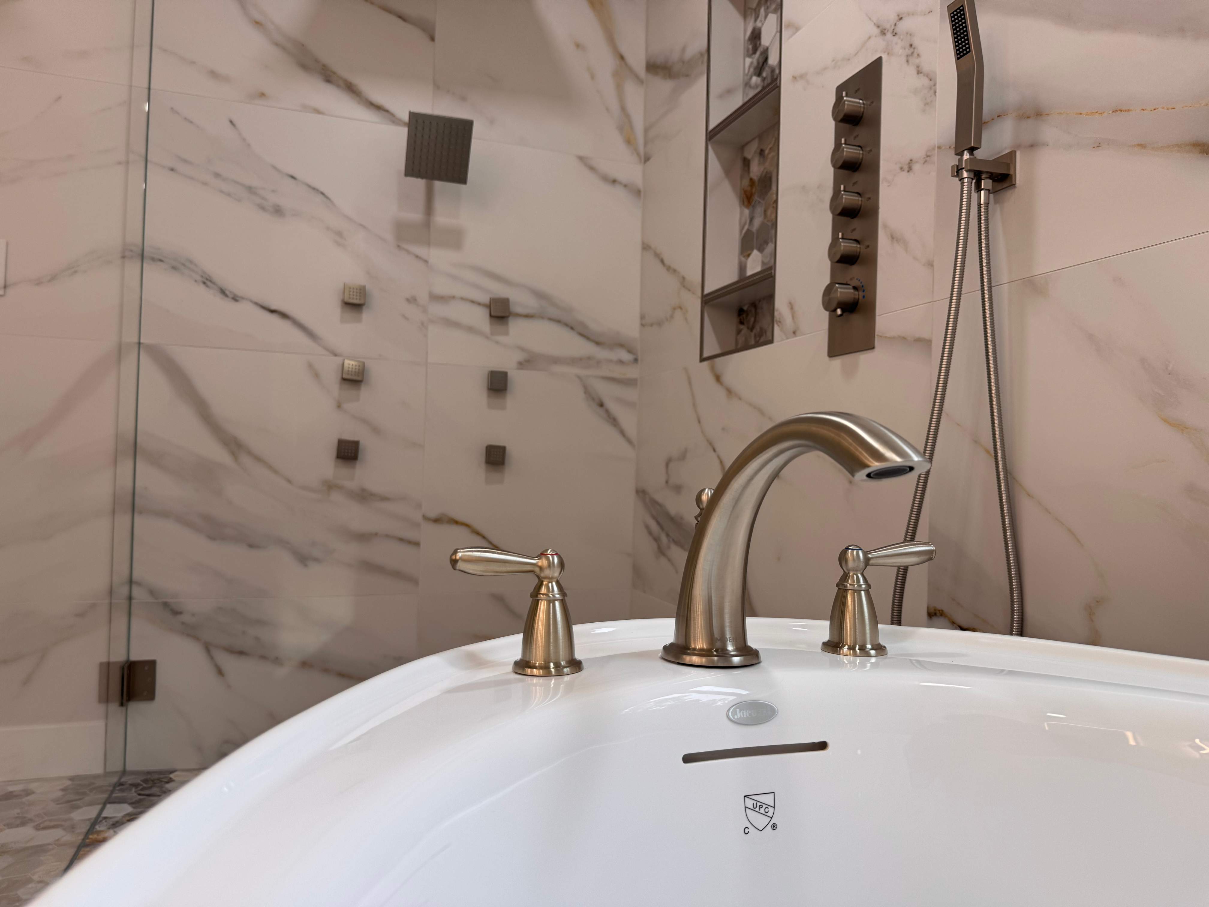 Master bathroom renovation by Prudencio