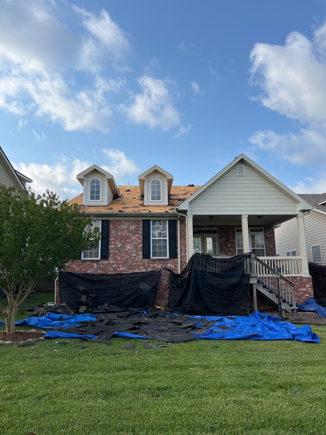 Residential Roofing Installation using Owens Corning Oakridge Roofing System by Undersun Roofing 