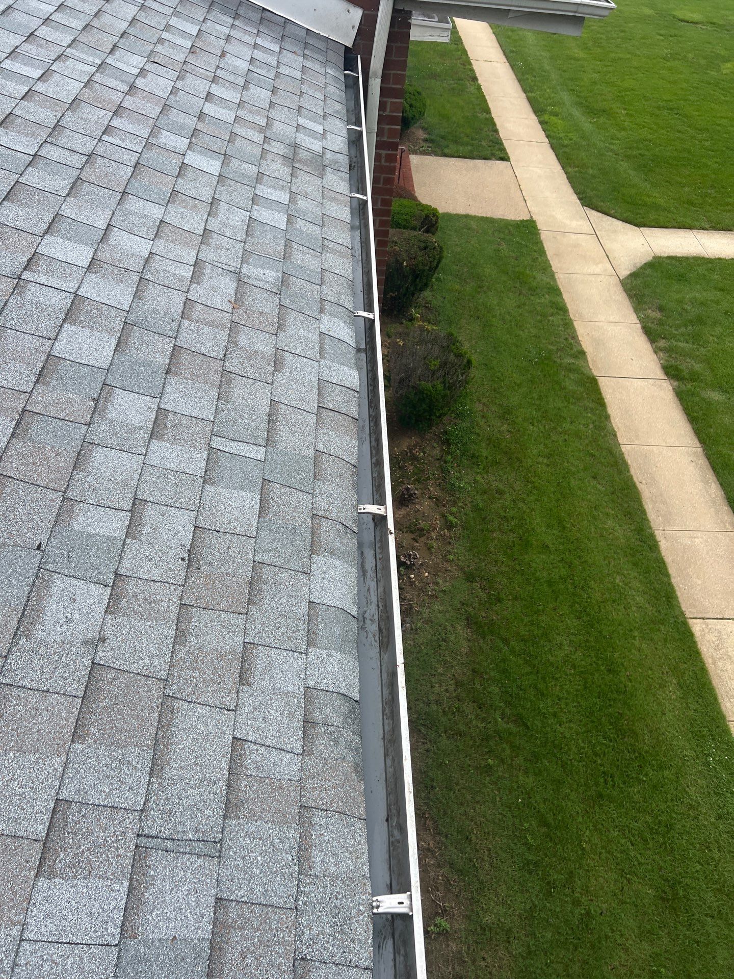 Commercial gutter cleaning Trenton, NJ after photo with clean gutters