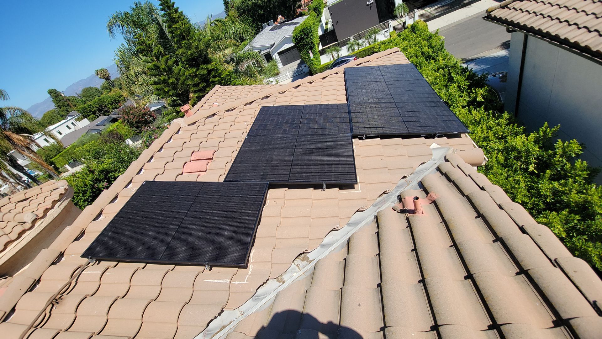 Seventeen Panel Solar Energy System in Los Angeles by AWS Solar