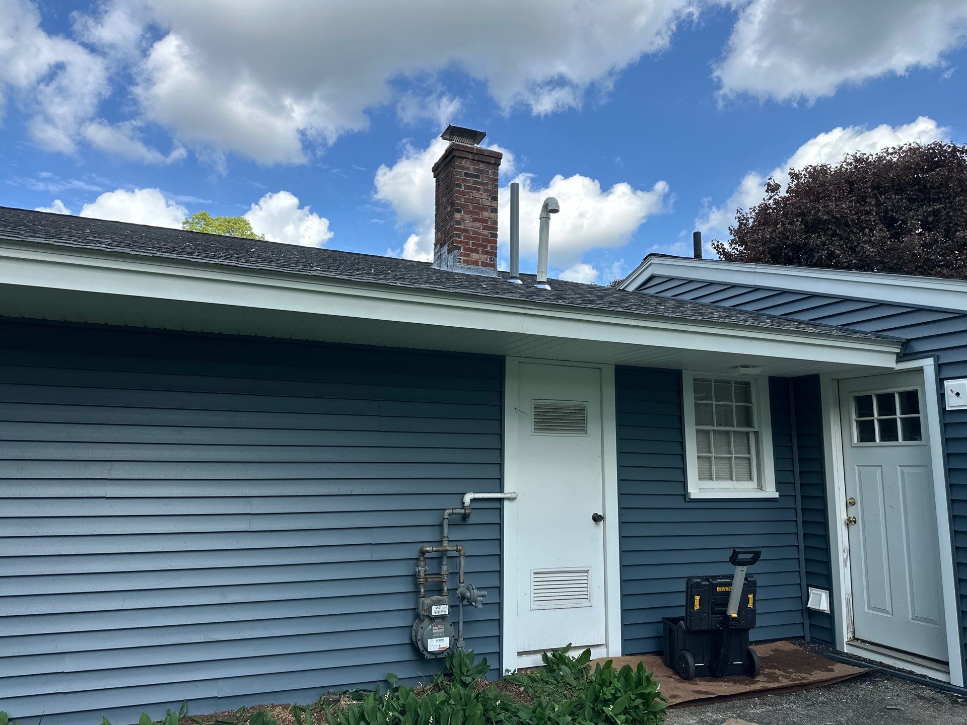 Vinyl Siding Transformation – Pacific Blue by Mighty Dog Roofing of Greater Middlesex County