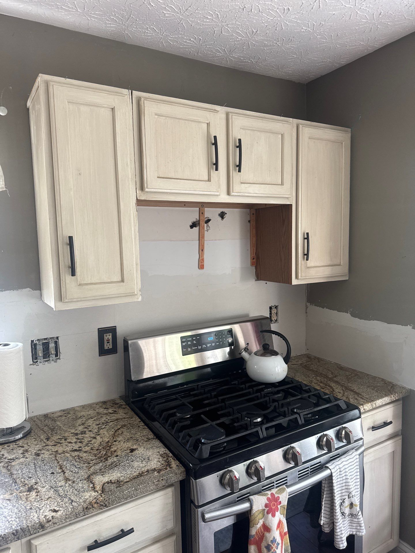 Oven Hood Install by Farmer Home Solutions