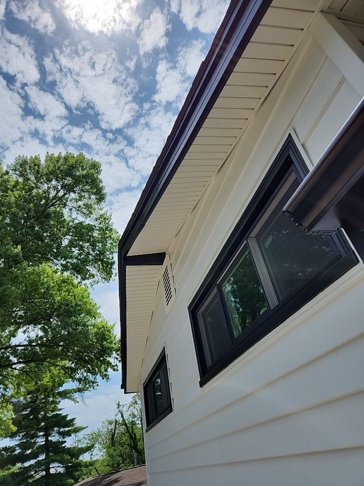 White Craneboard Siding and Heartland Window Installation in Parkville by EEC Windows, Siding & Roofing