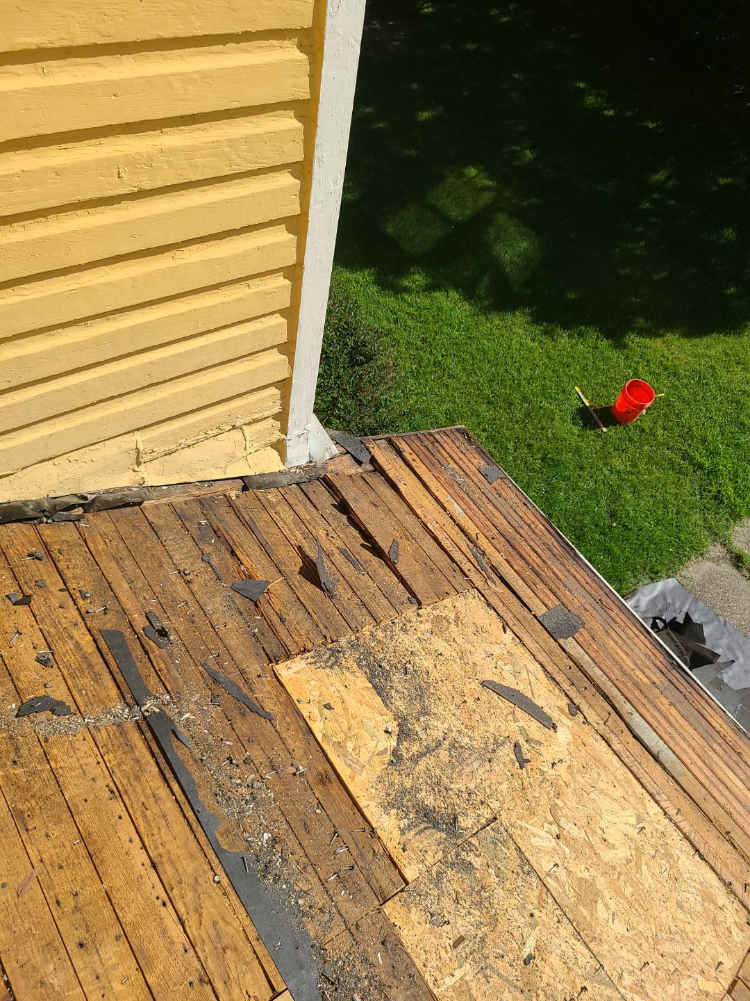 Arlington: CertainTeed Landmark Designer Shingles in Moire Black by RM Banning, Inc.