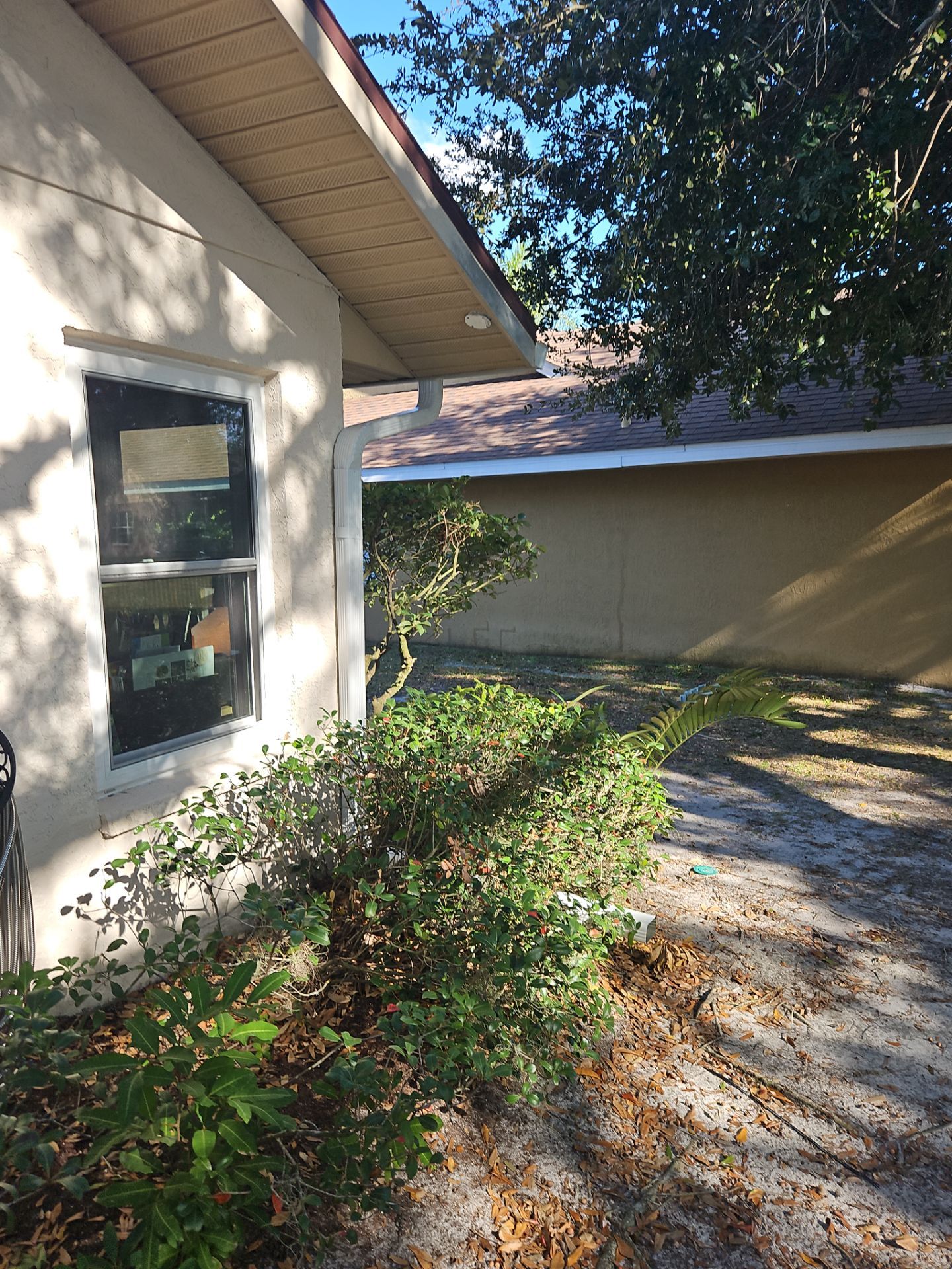 Seamless Aluminum Gutter Installation using 6 Inch Seamless Gutters in Sarasota FL by Gutter Professors
