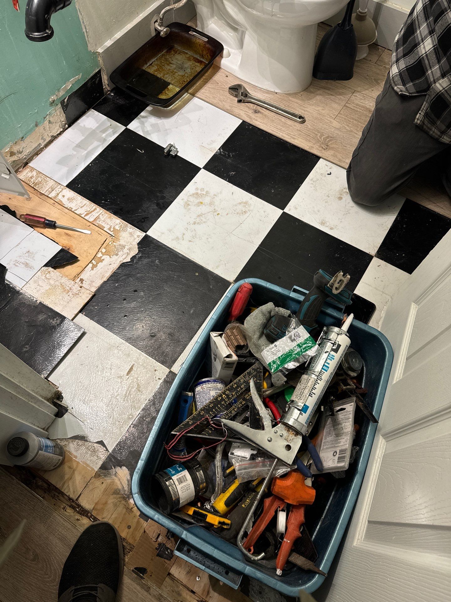 Kitchen Flooring & Bathroom Upgrade by YVR Construction Group