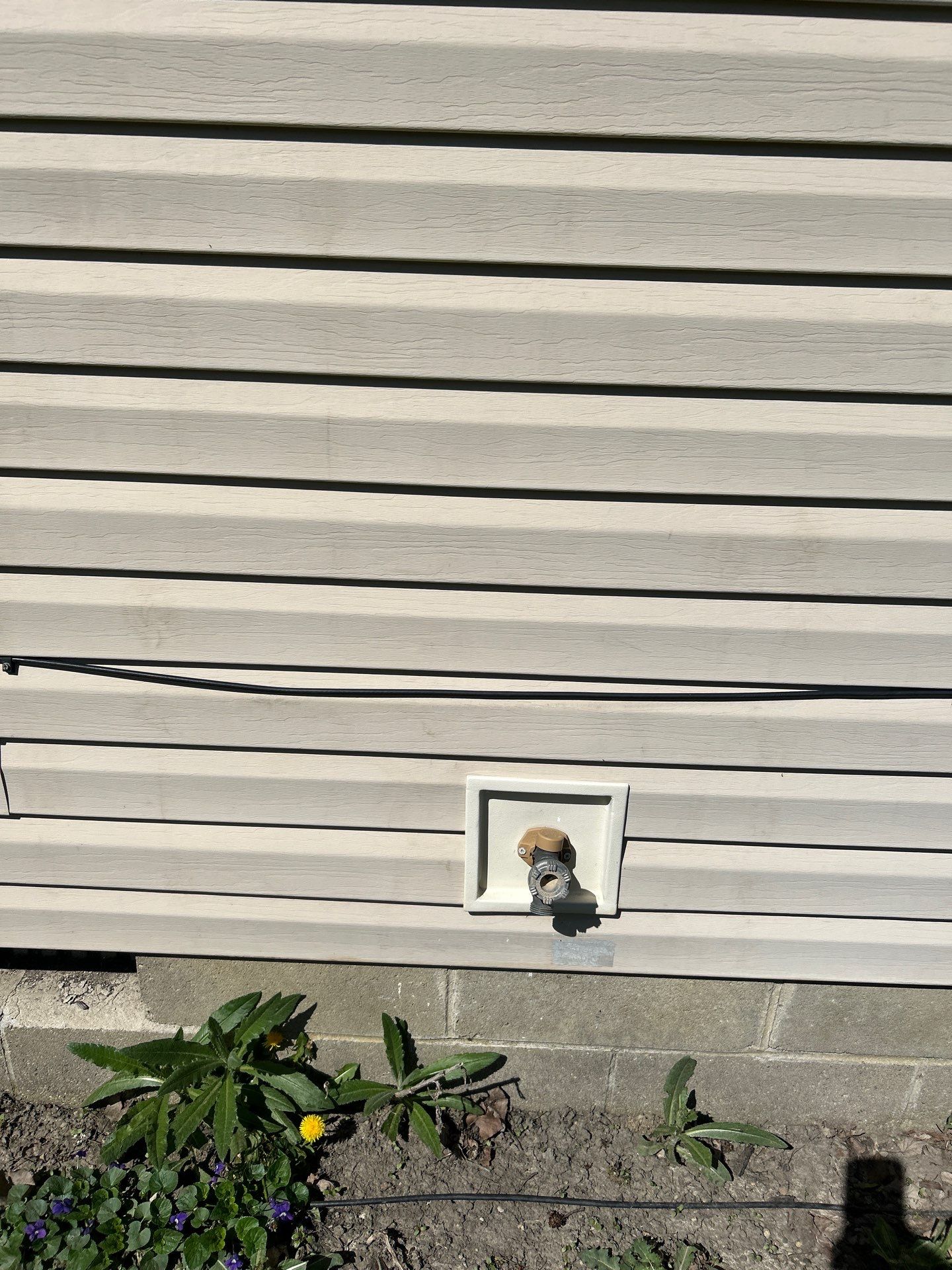 Roof and Siding Replacement using Norandex Cedar Knoll Graphite Siding and Owens Corning Durations in Onyx Black by WIW Enterprises Inc