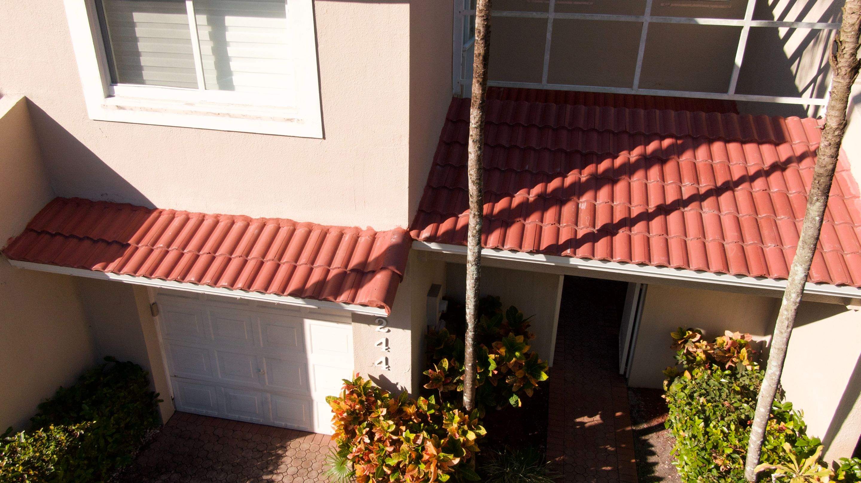 Crown - Tuscany - Smoked Fireclay by Istueta Roofing