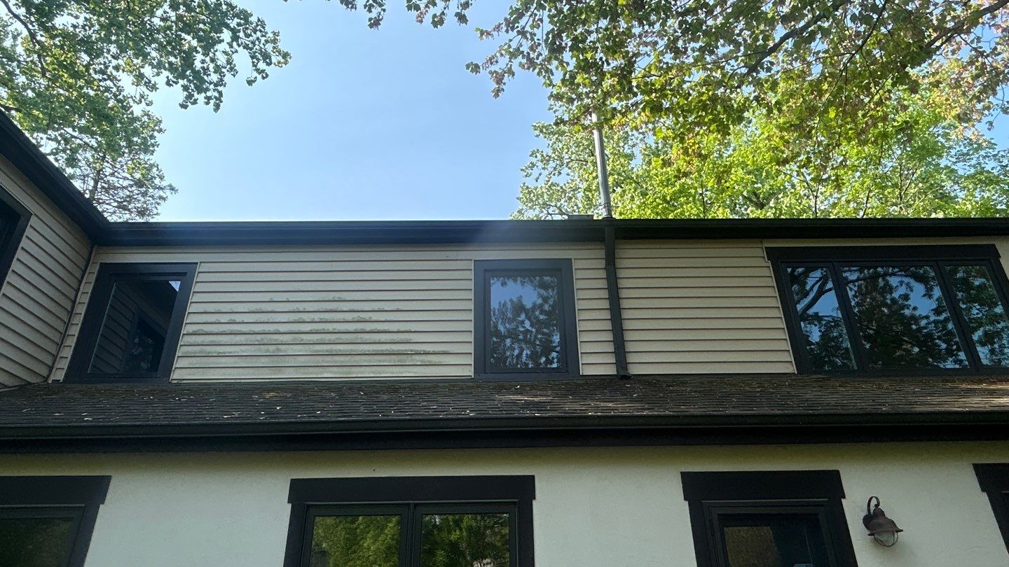 Highland Park,IL House washing  by Northern Power Washing LLC.
