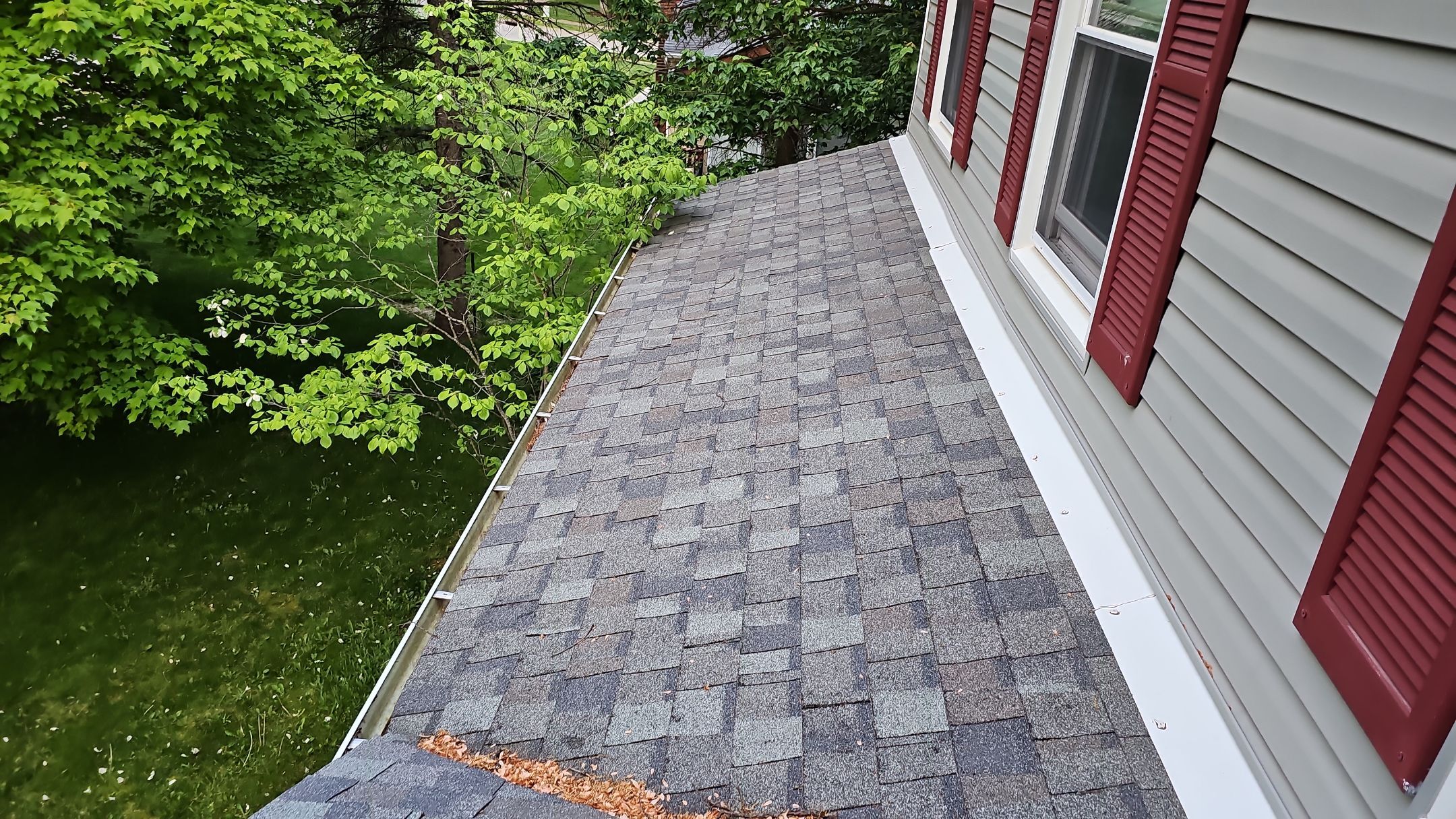 ATLAS PINNACLE HP W/SCOTCHGARD COLOR: HEARTHSTONE  by Eagle Eye Roofing