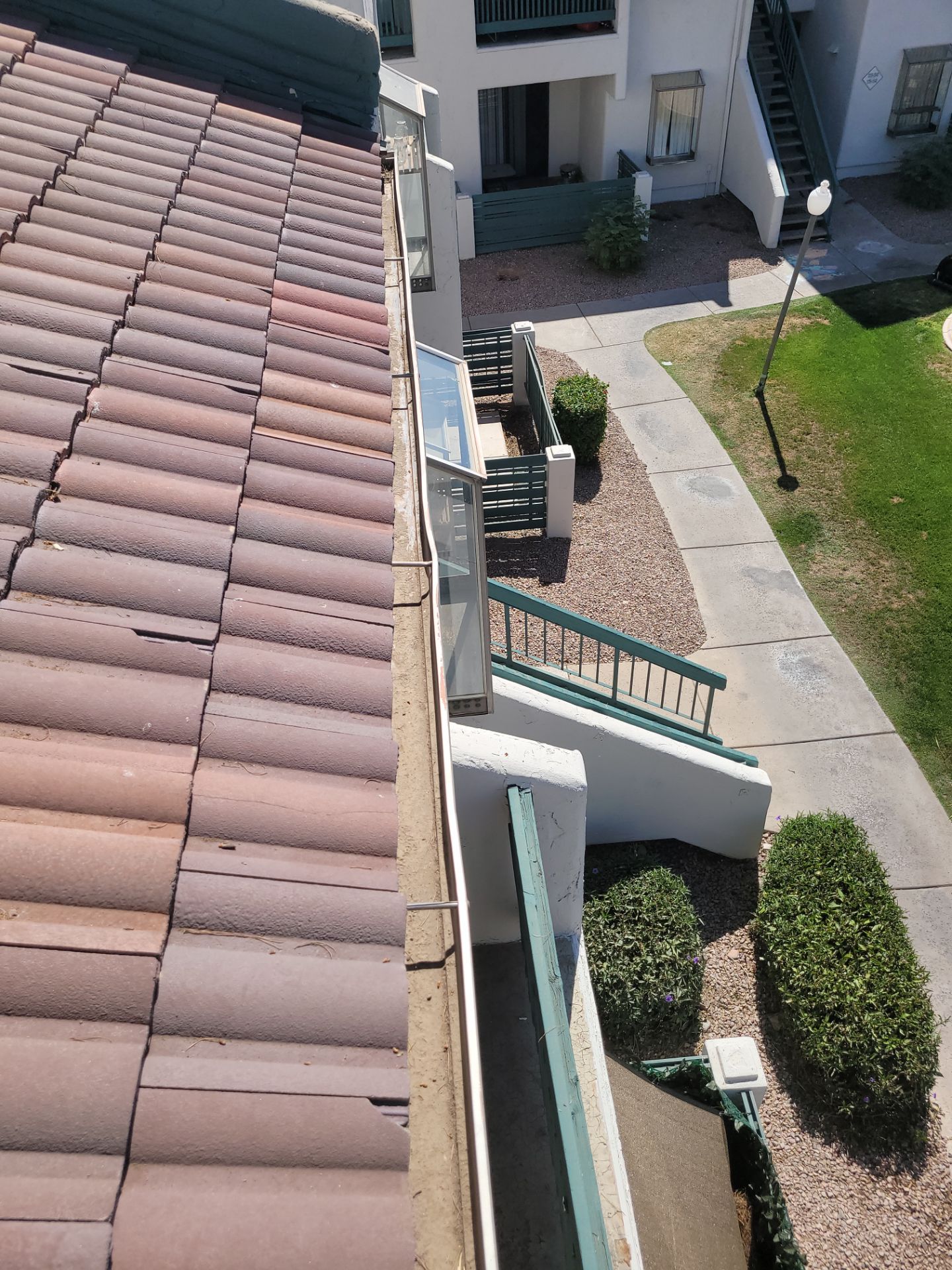 HOA gutter cleaning in Sun City & Surprise, AZ after  photo showing full gutters.
