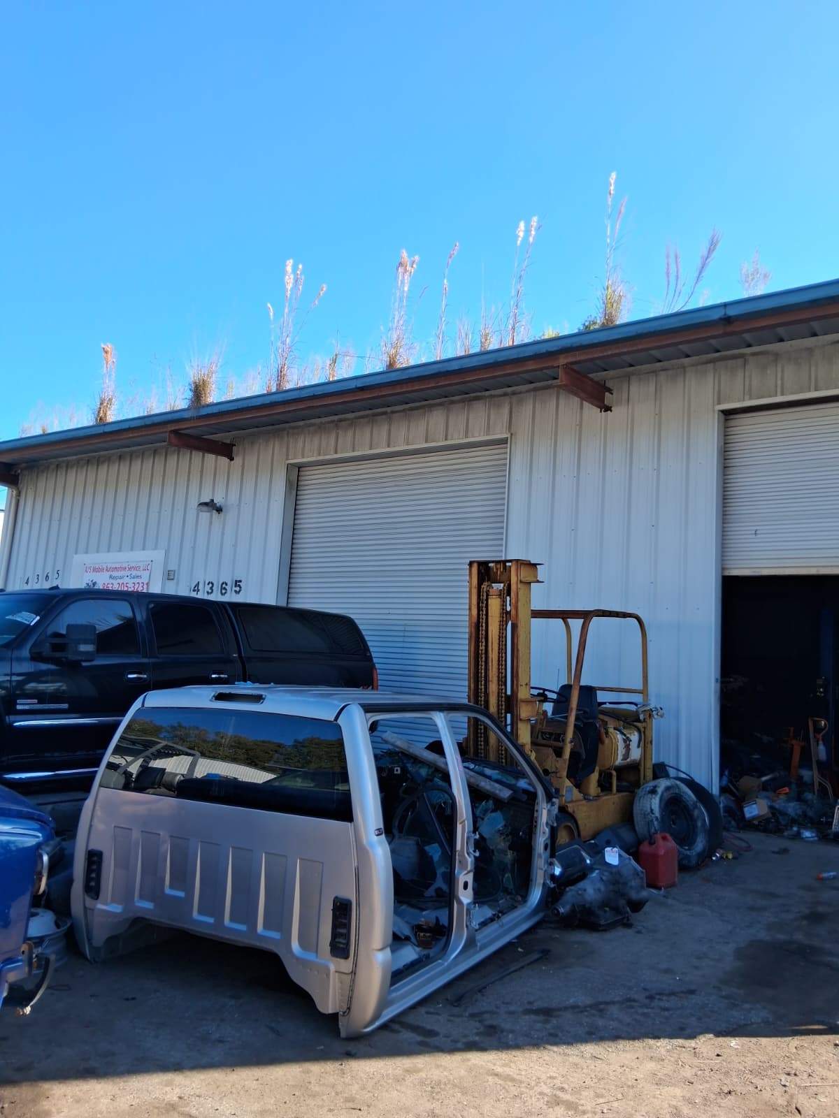 Clean Gutters and Seal Seams in Lakeland FL by Gutter Professors