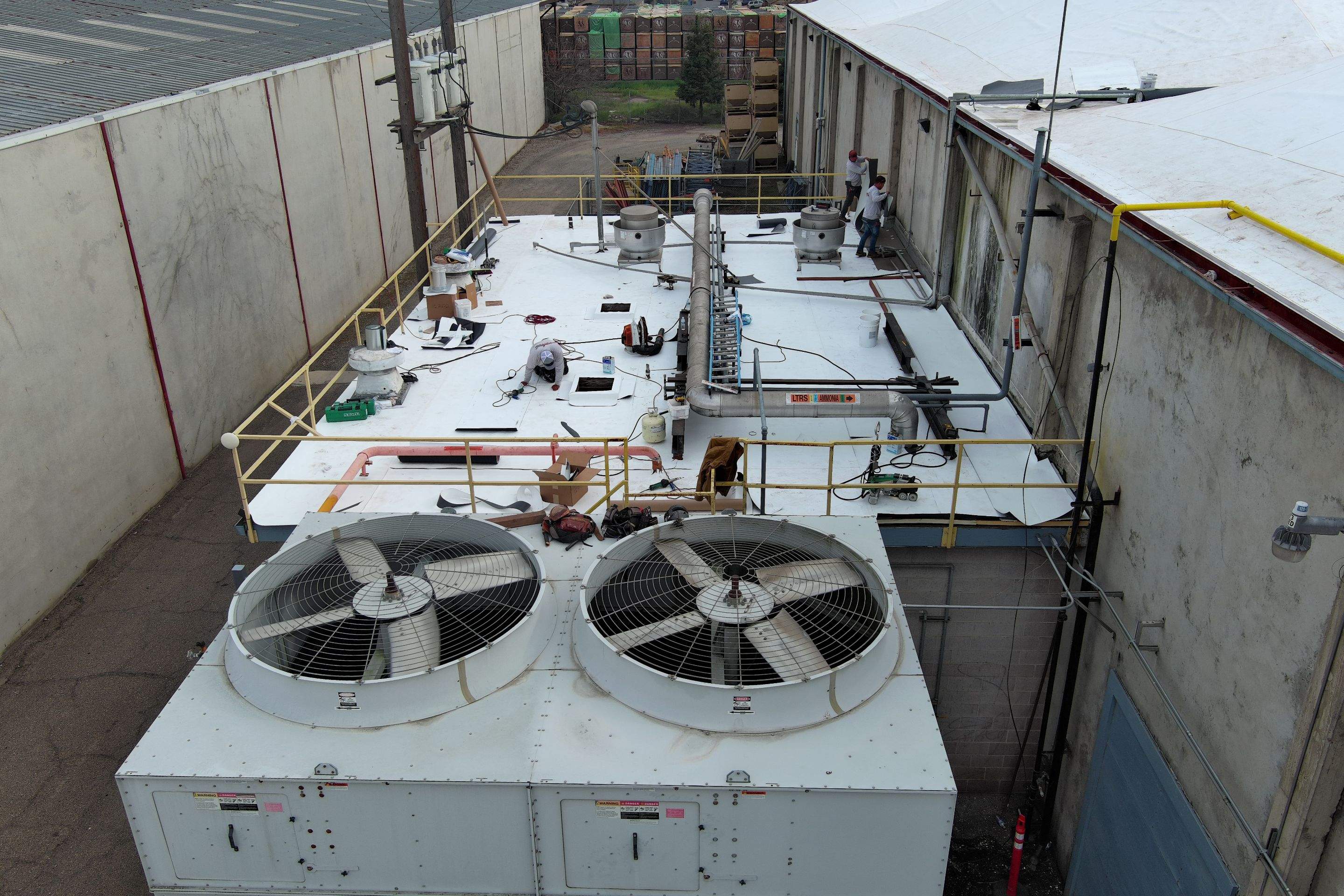 TPO single-ply roofing system using GAF Single-ply TPO 60 mil with 1.5 inch ISO board insulation by Straight Edge Roofing Inc