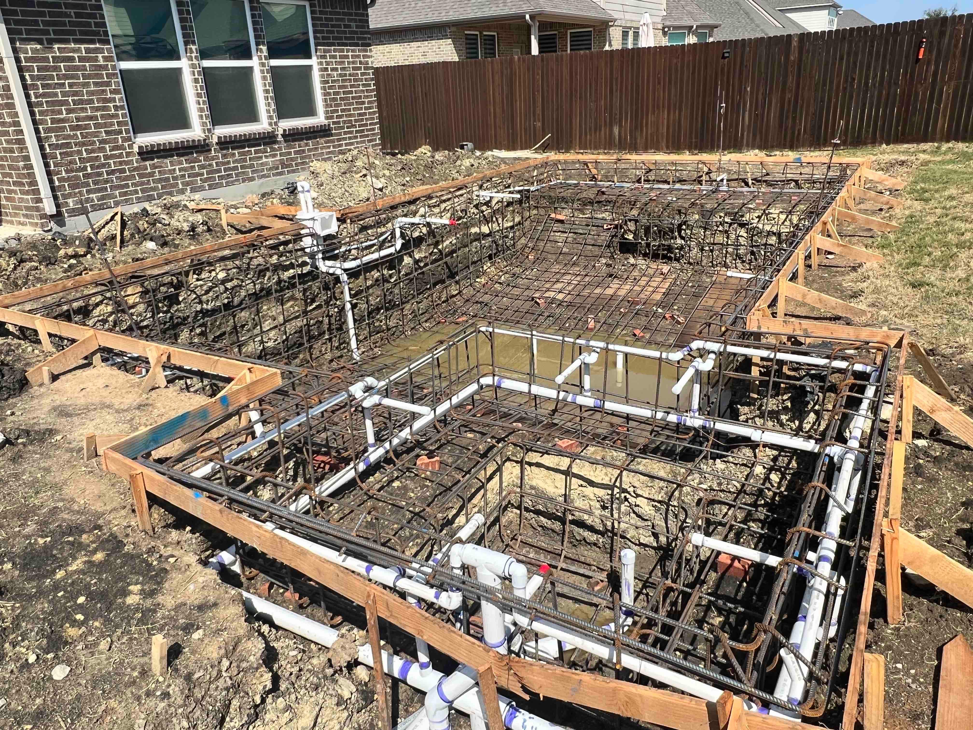 Geometric Pool with Raised Spa by Pinnacle Pools and Spas - DFW