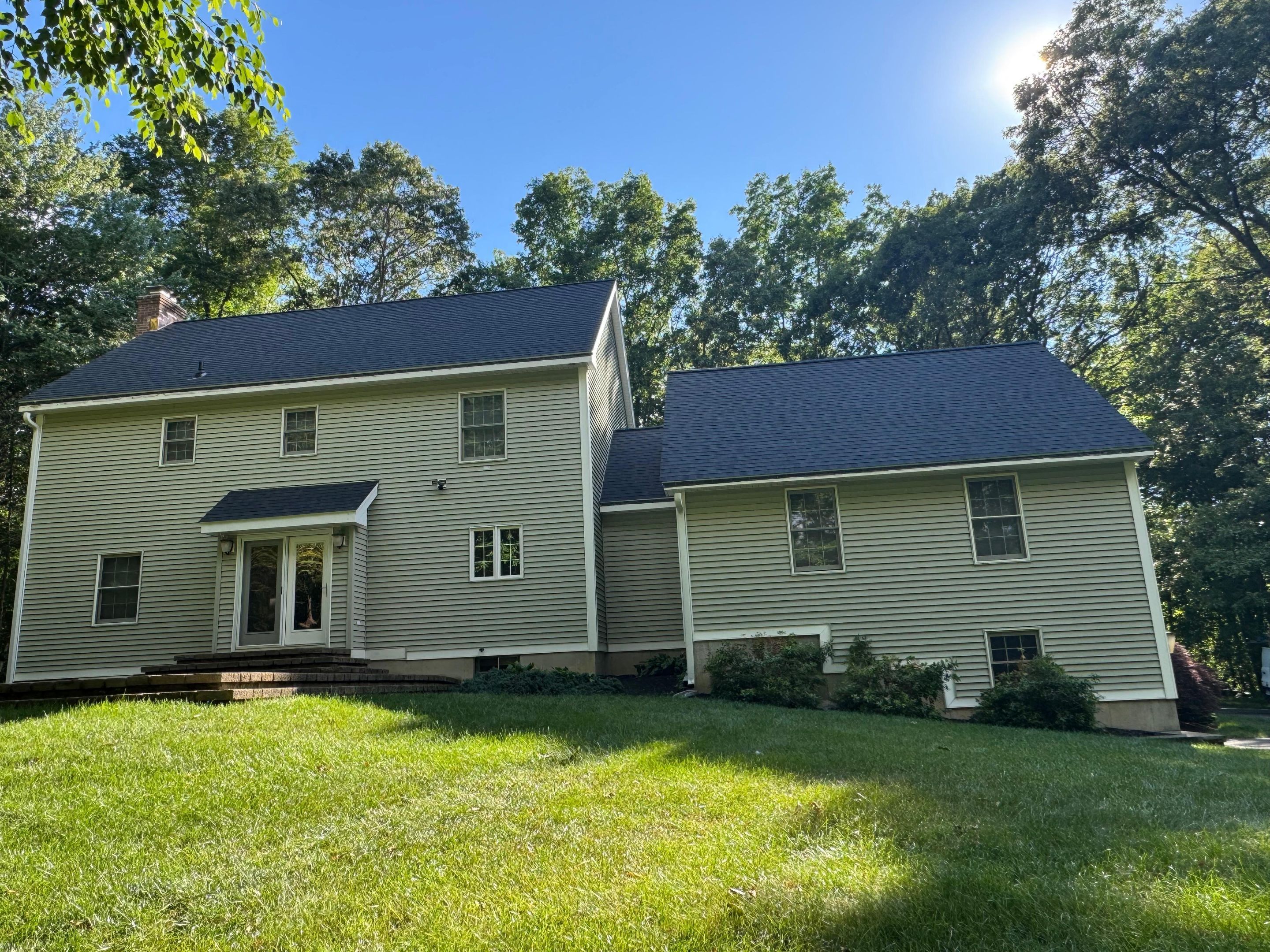 Homeowners in East Hampton, CT get a new roof by DiGiorgi by DiGiorgi Roofing and Siding Inc