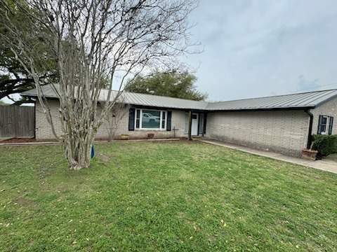 Beeville Backporch sittin' by Bayfront Roofing and Construction