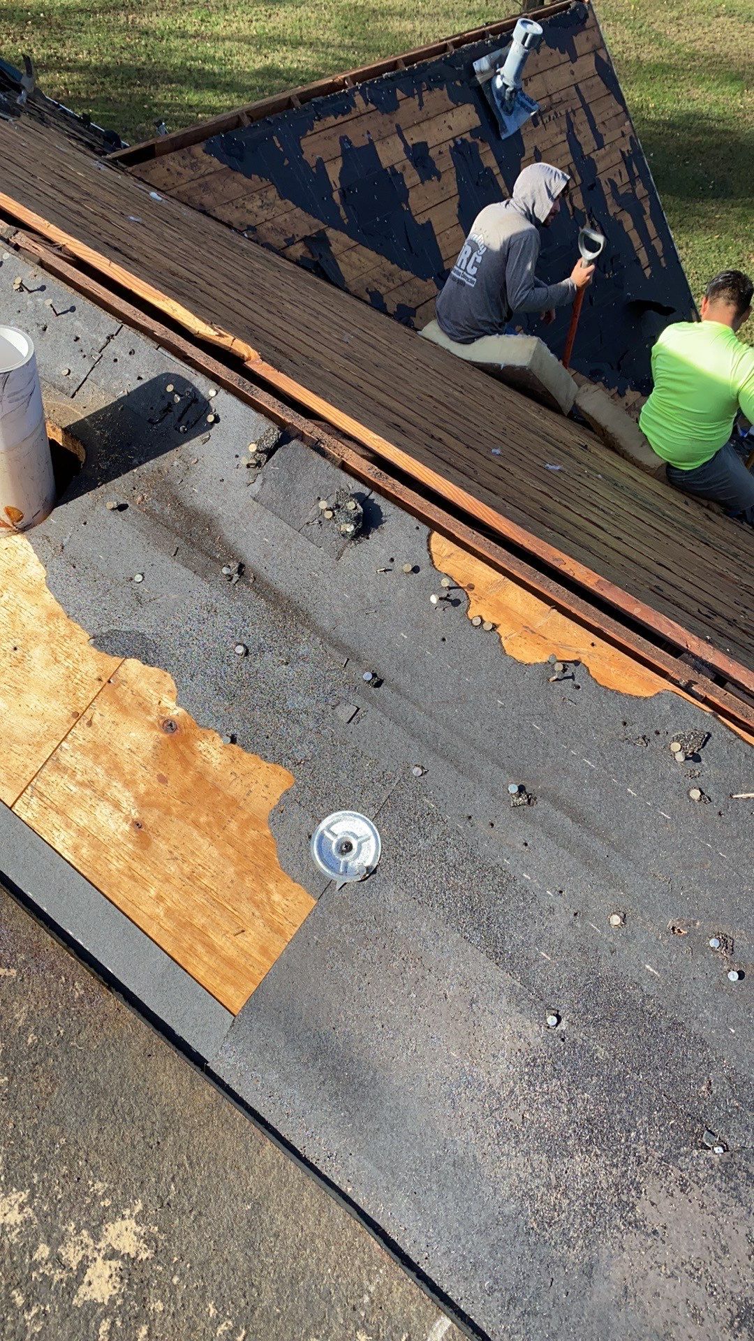 GAF Slateline Shingles with Copper Standing Seam and Flashings by Undersun Roofing 