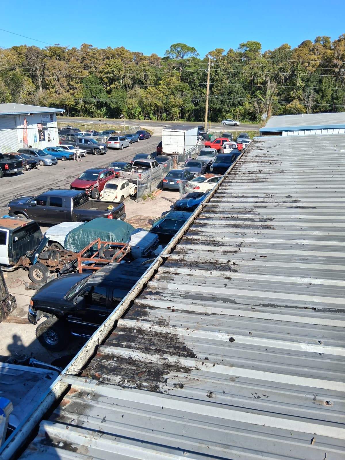 Clean Gutters and Seal Seams in Lakeland FL by Gutter Professors