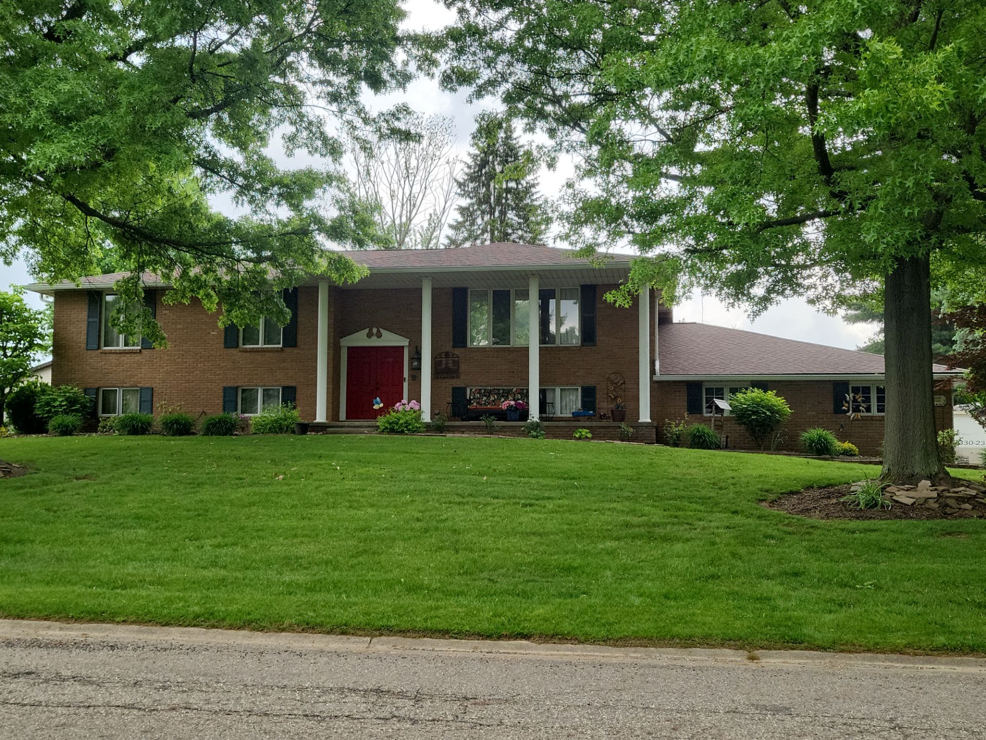 Atlas Pinnacle, Color, Burnt Hickory, Drip Edge, Color, Royal Brown by Eagle Eye Roofing