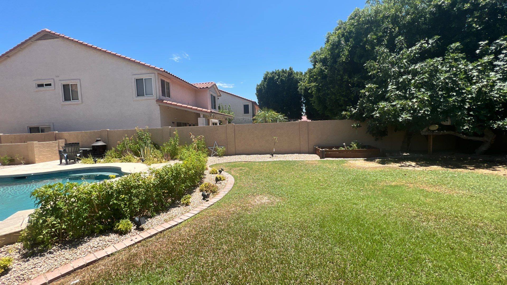 Exterior Painting using Dunn-Edwards EVERSHIELD®  by Crash of Rhinos Painting & Garage Floors