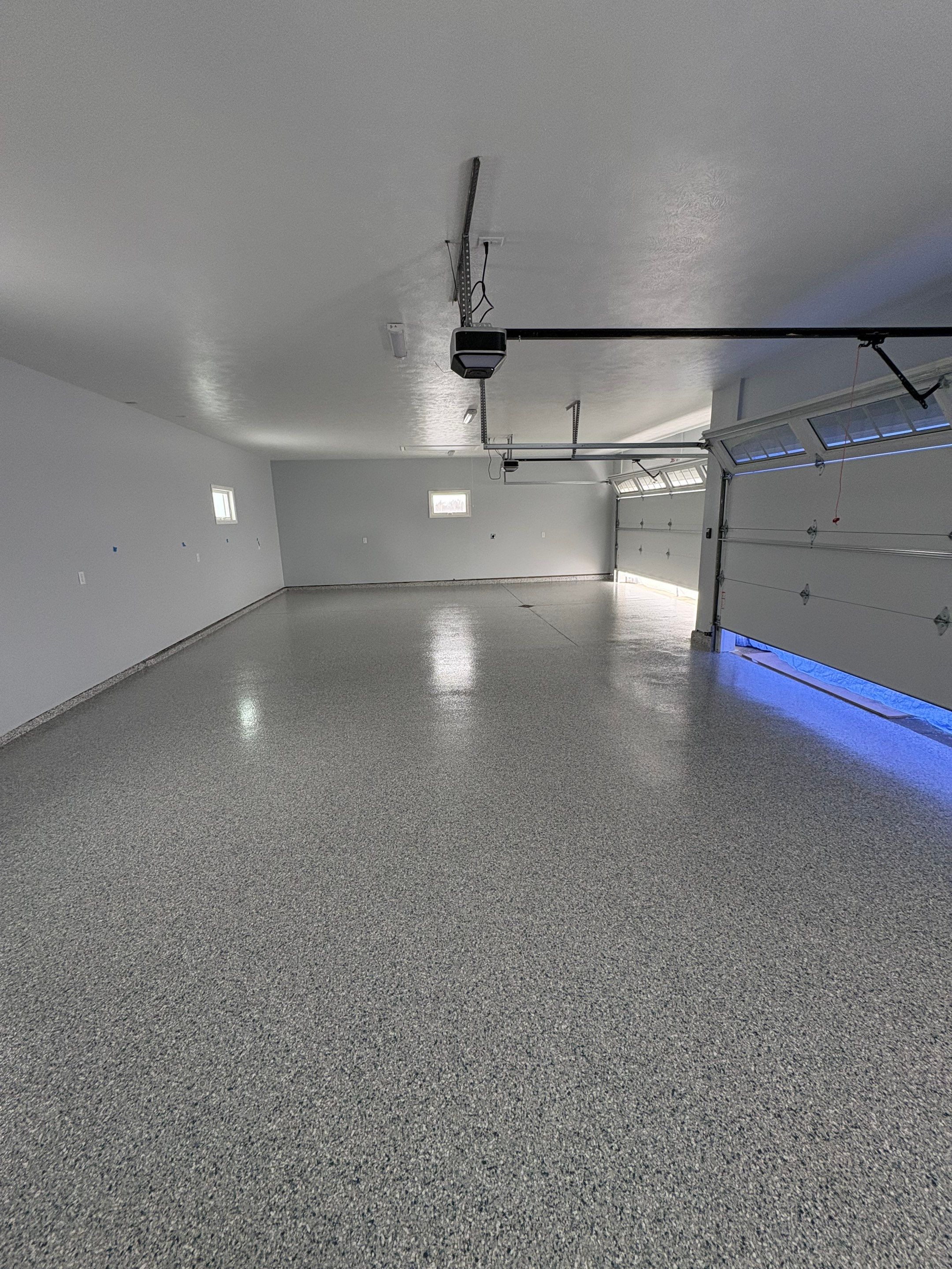 Tidal Wave Garage Coating in Bremen! by Innovative Spaces / Innovative Concrete Coatings