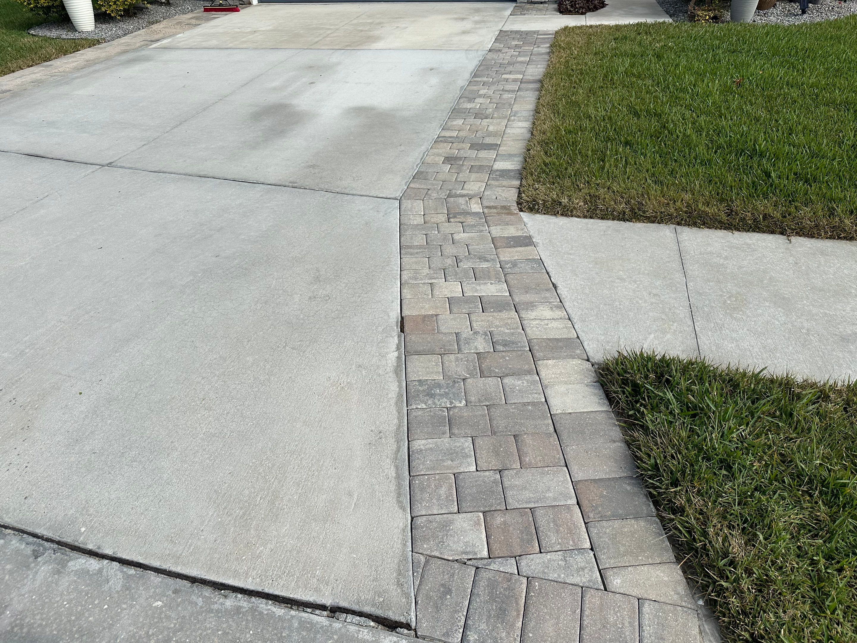 Roof Cleaning, Driveway Cleaning & Paver Patio Cleaning in Willow Palms Estates, Palmetto, FL | Sunshine AquaWash by Sunshine AquaWash