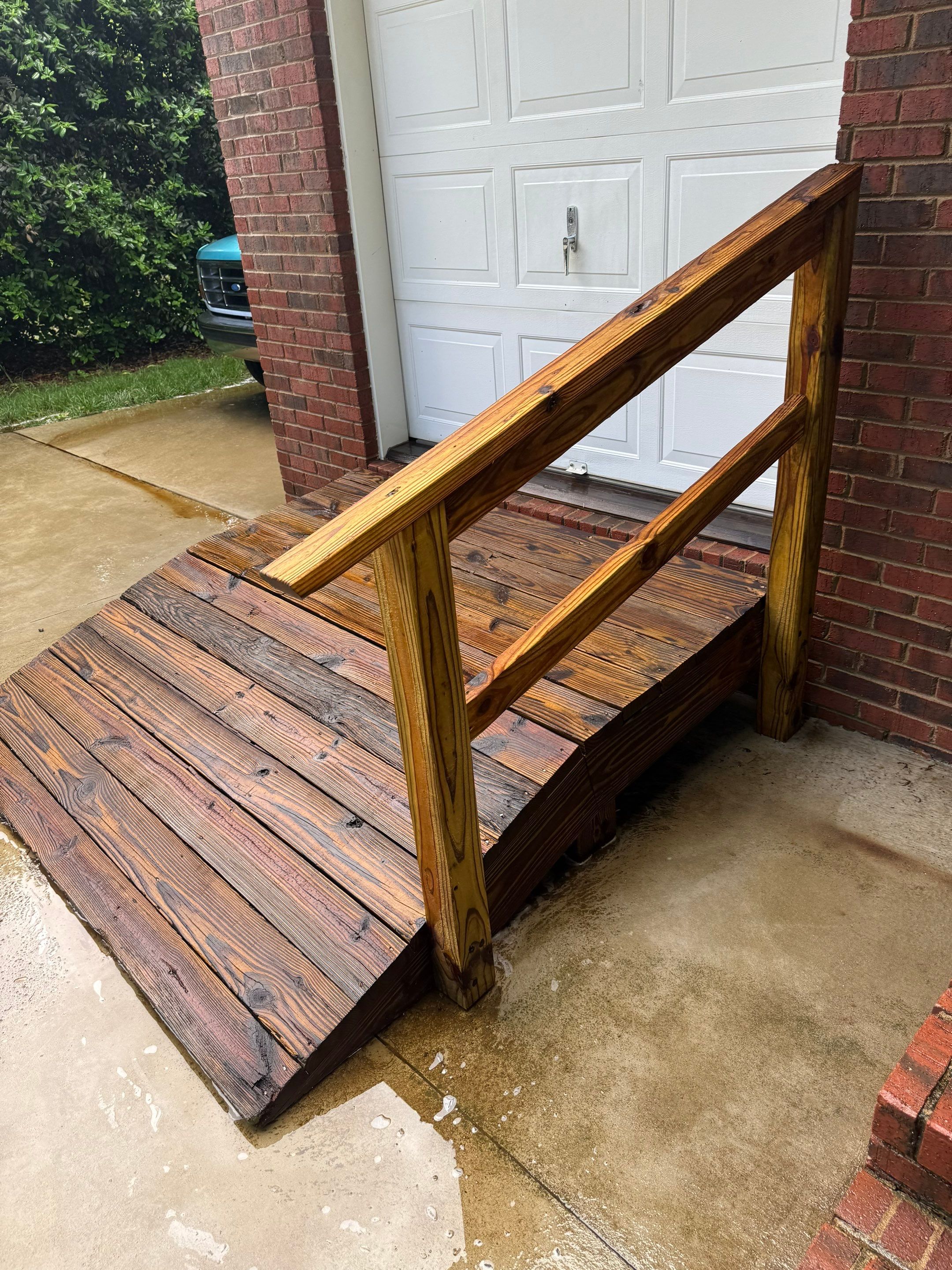 Wood Deck using Wood Sealant by DuraSeal
