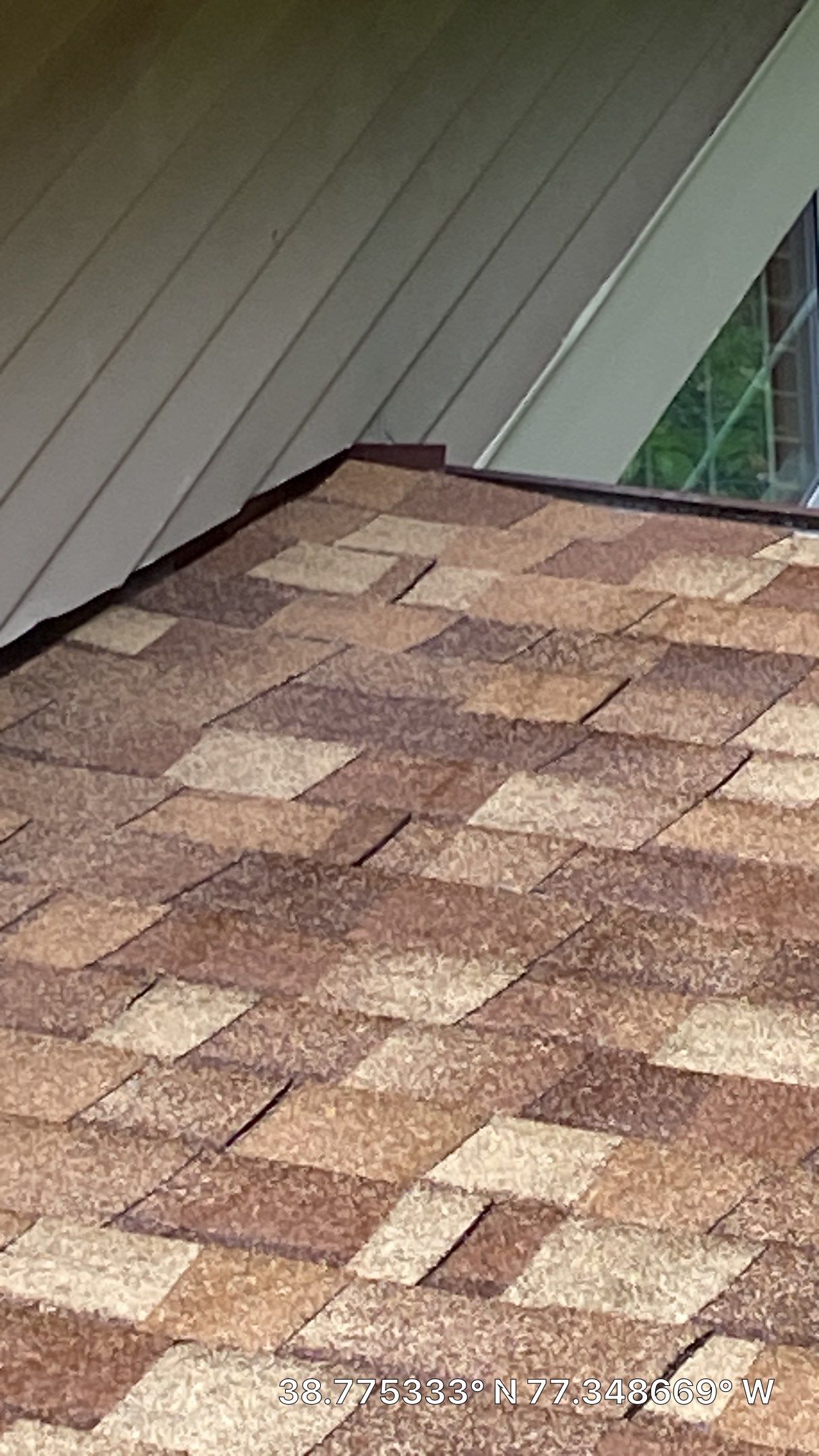 Fairfax Station: CertainTeed Landmark Pro Designer Shingles in Max Def Resawn Shake by RM Banning, Inc.