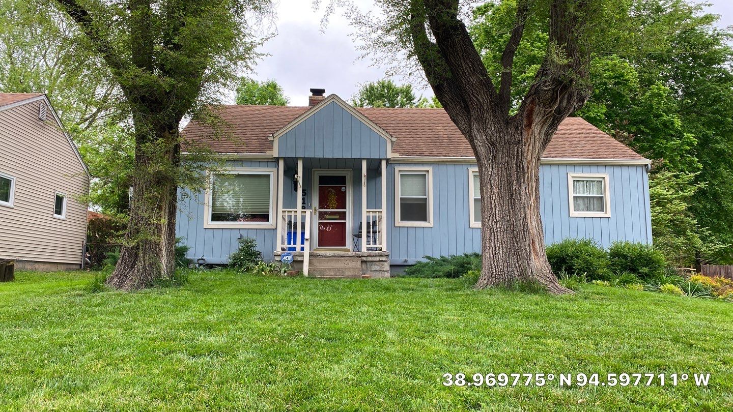 Siding Installation in KCMO by EEC  Windows, Siding & Roofing 