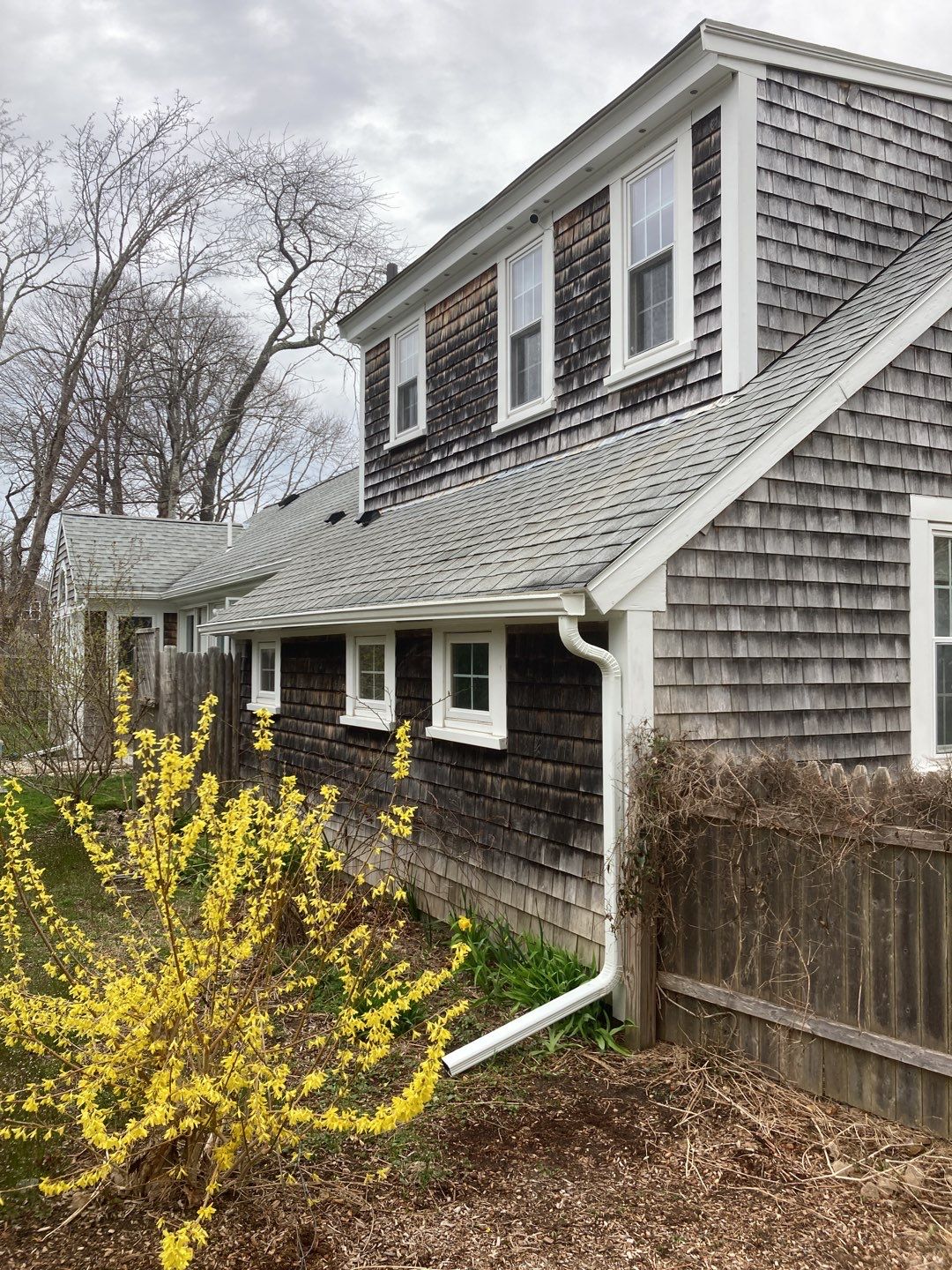 Gutter Installation using 5" K-Style Aluminum Gutter on a Vinyl Wedge Build-Out by Gutter Pro Enterprises
