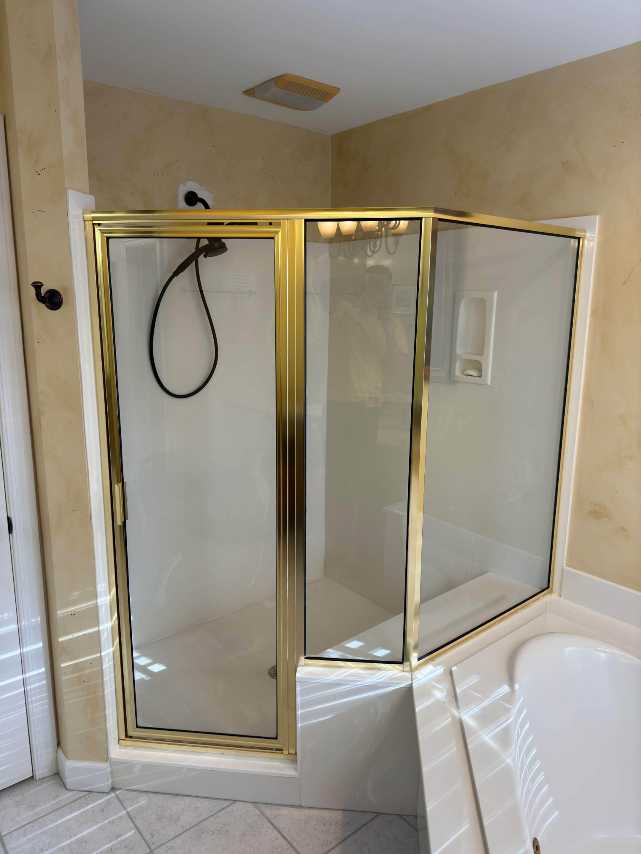 Master bathroom renovation by Prudencio