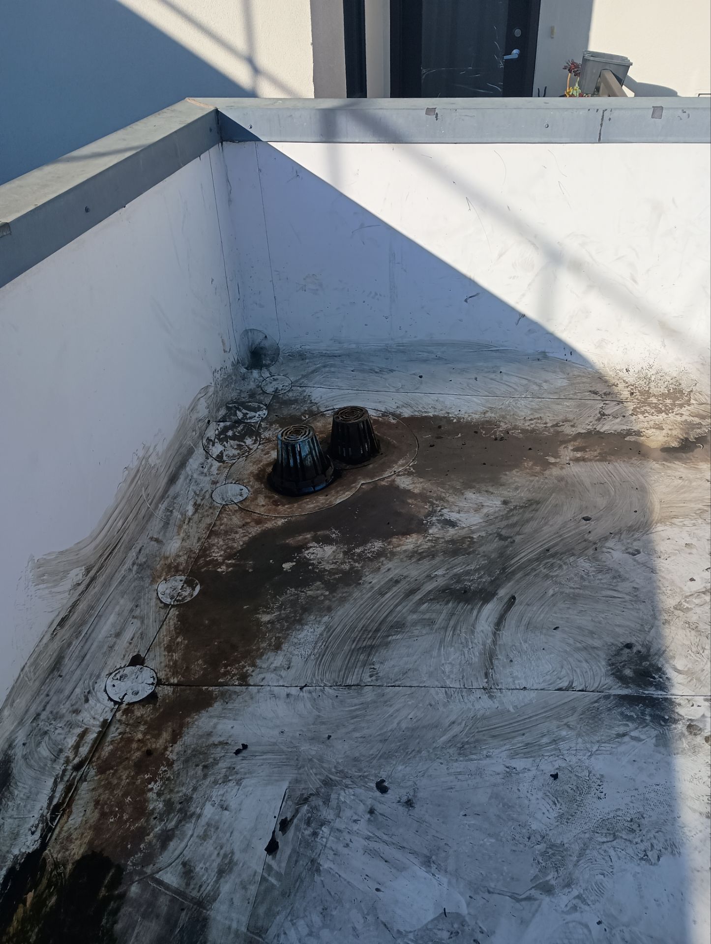 HOA gutter cleaning after photo.