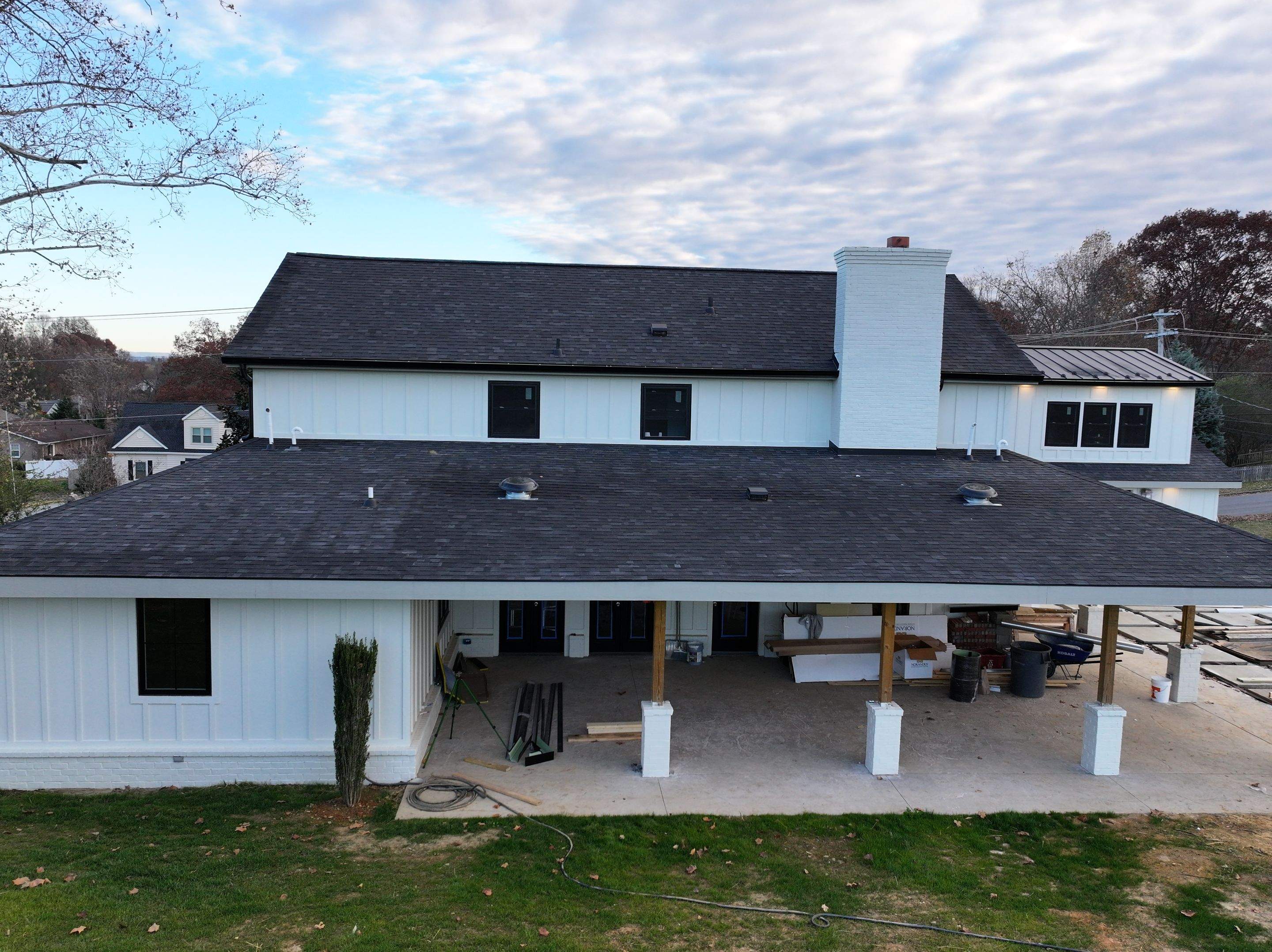 Miller Residence by Omnia Roofing