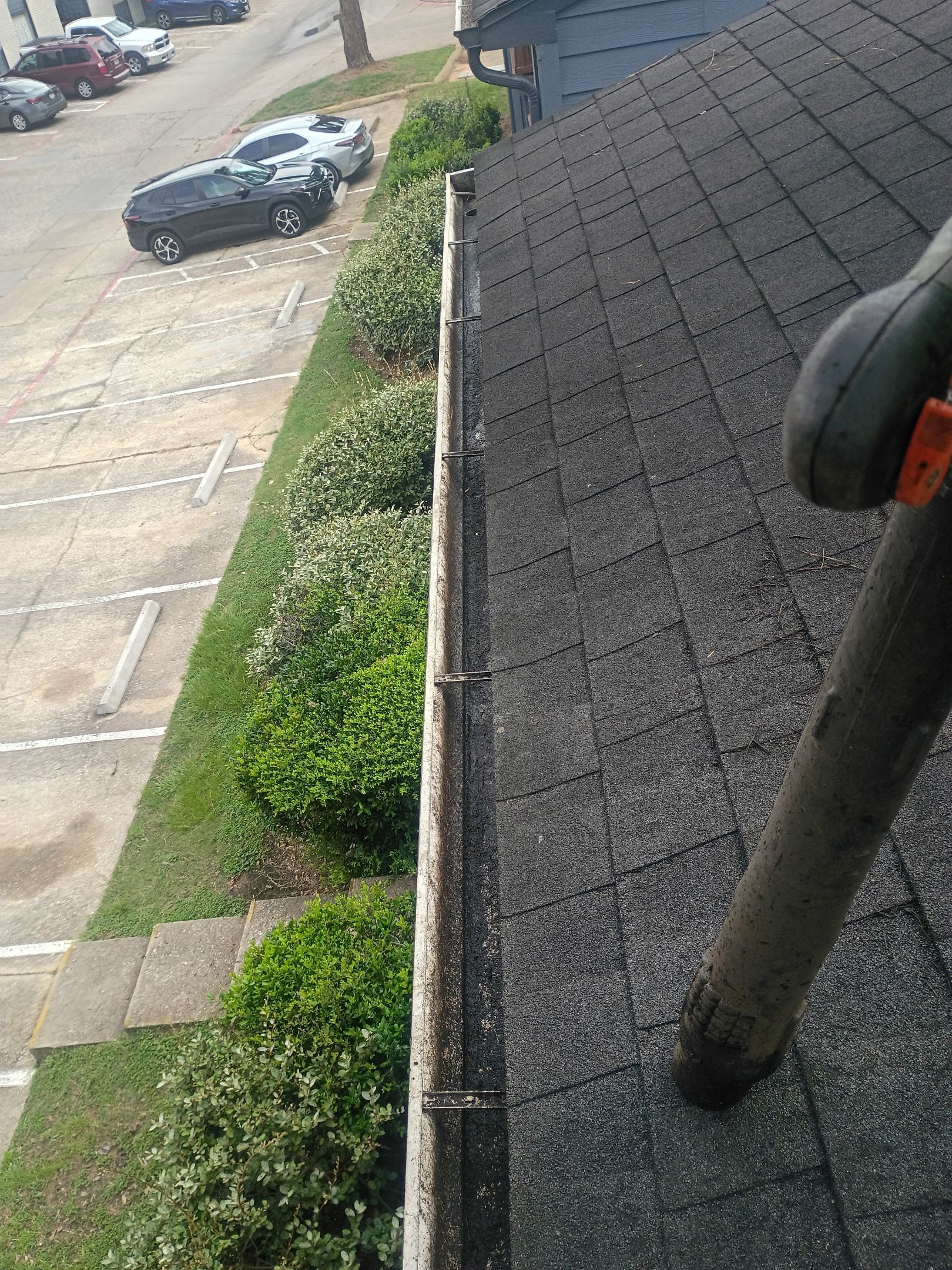 HOA gutter cleaning after photo.