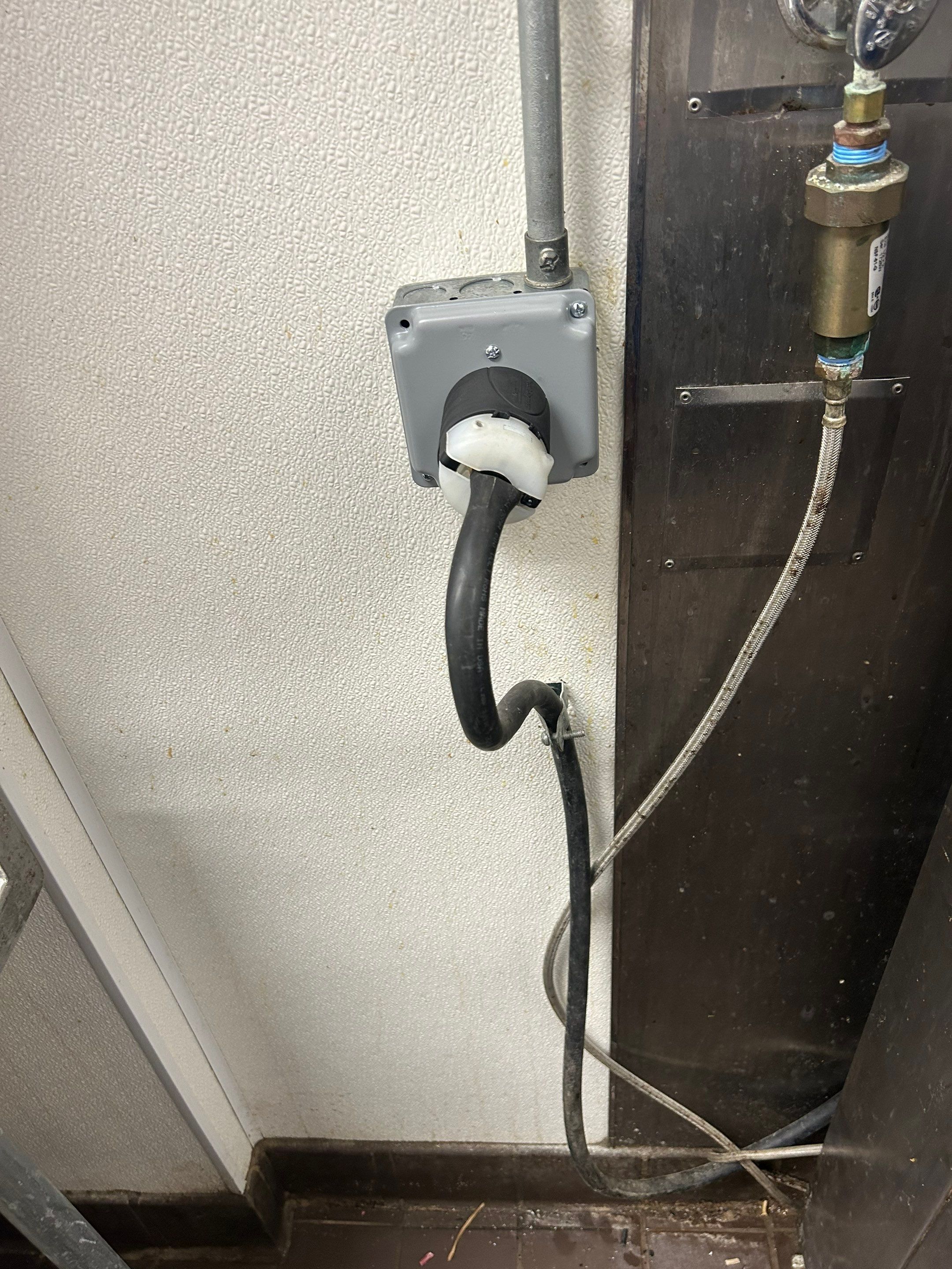 Replace burned 240V outlet by Staybright Electric
