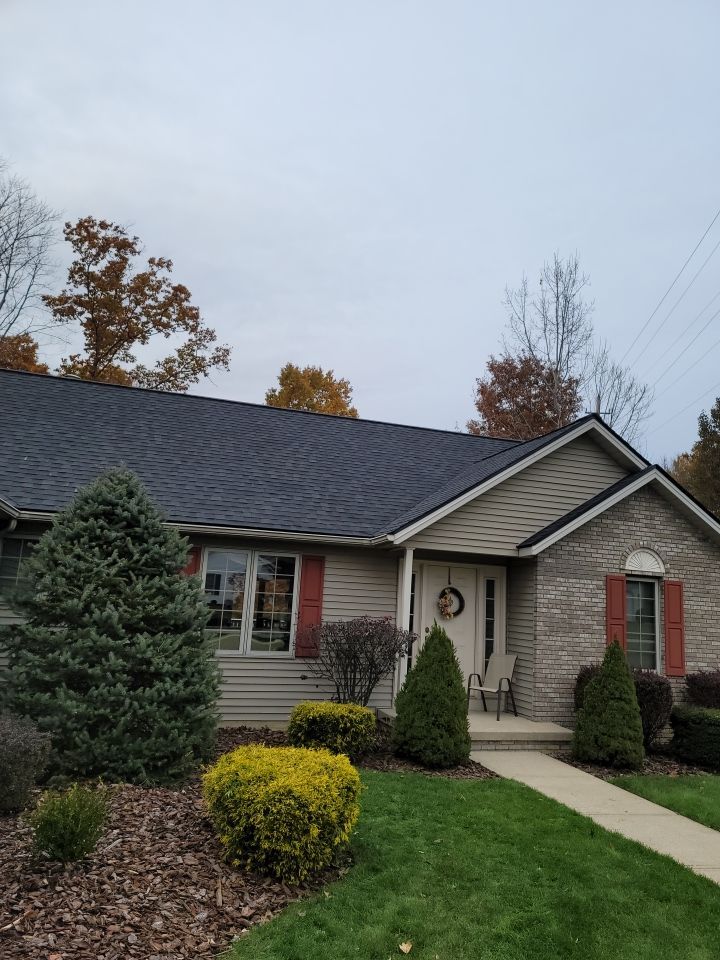 Brand: Atlas Pinnacle Color: Pristine Scotchguard Black Drip: Black by Eagle Eye Roofing