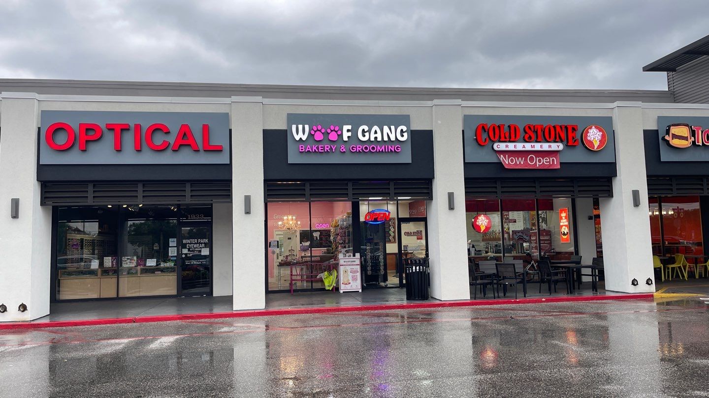Woof Gang Bakery & Grooming by SignCrafters