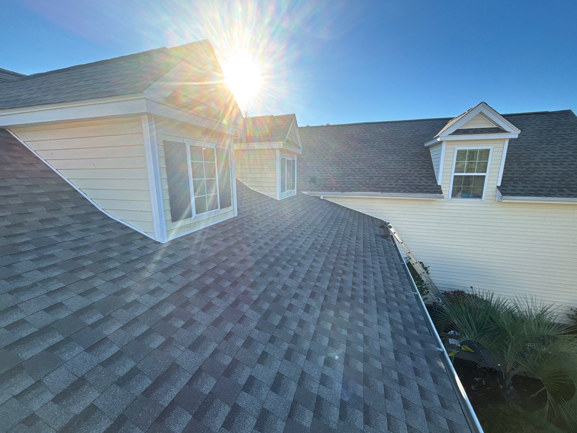 GAF HDZ - Weathered Wood by Linta Roofing Inc