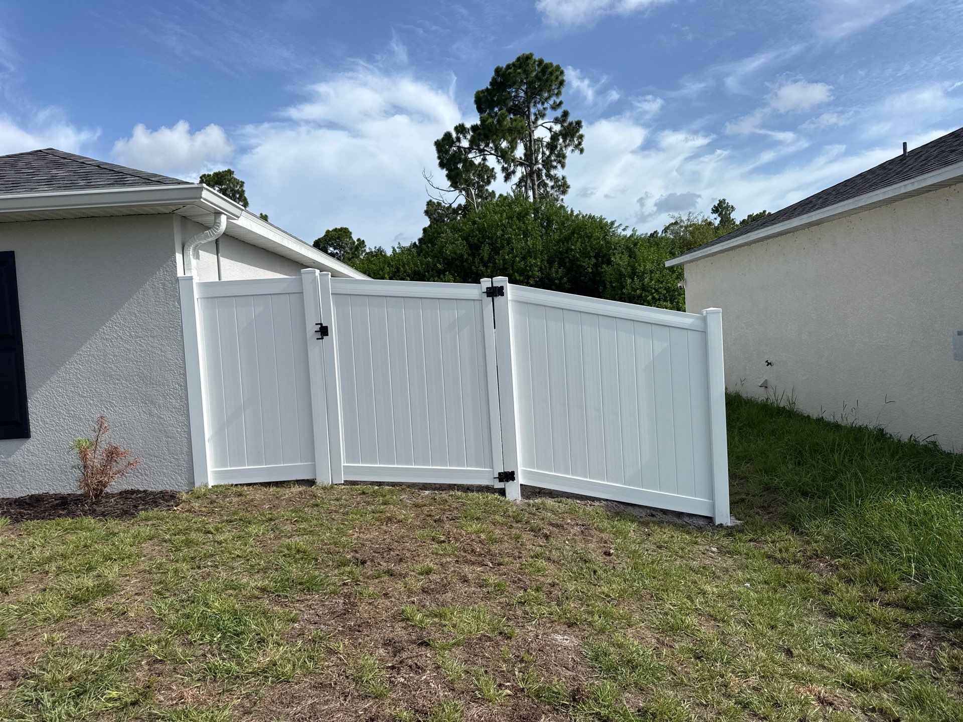 White Vinyl Privacy Fence and Gate Installation in Port Charlotte by True Fence LLC