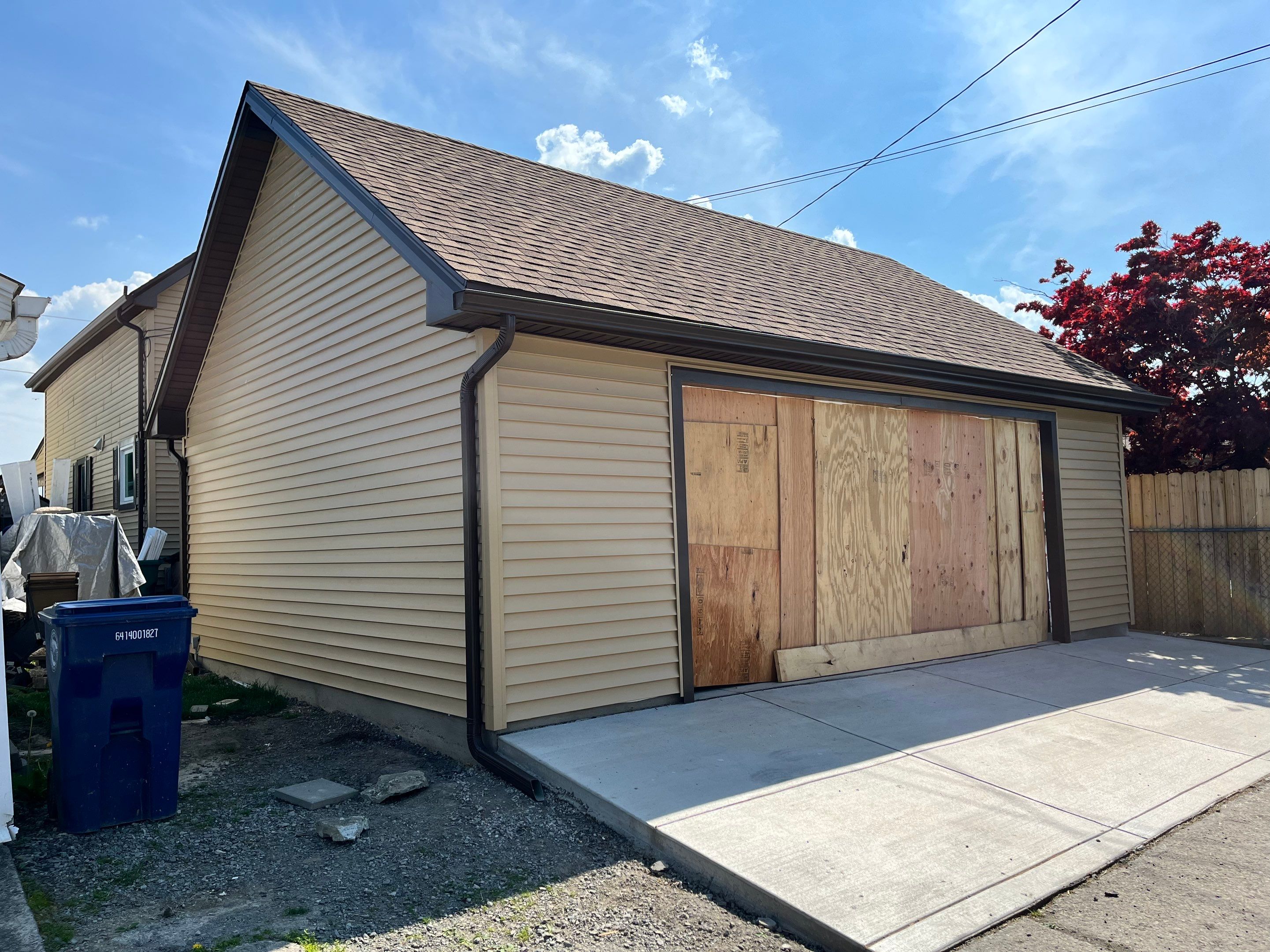 Garage by Ivy Lea Construction