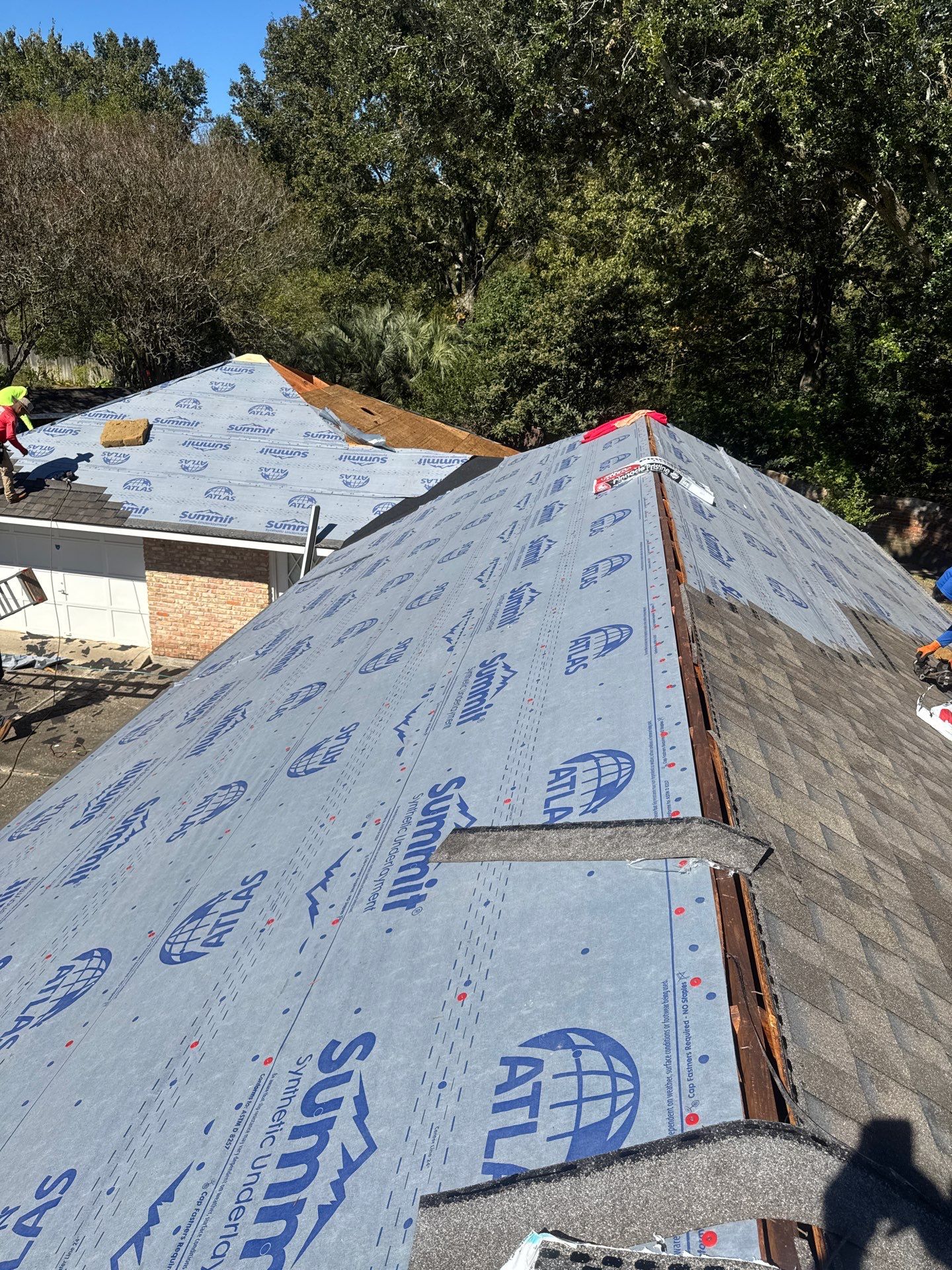 Atlas Pinnacle Pristine Weathered Wood by Top Team Roofing & Construction