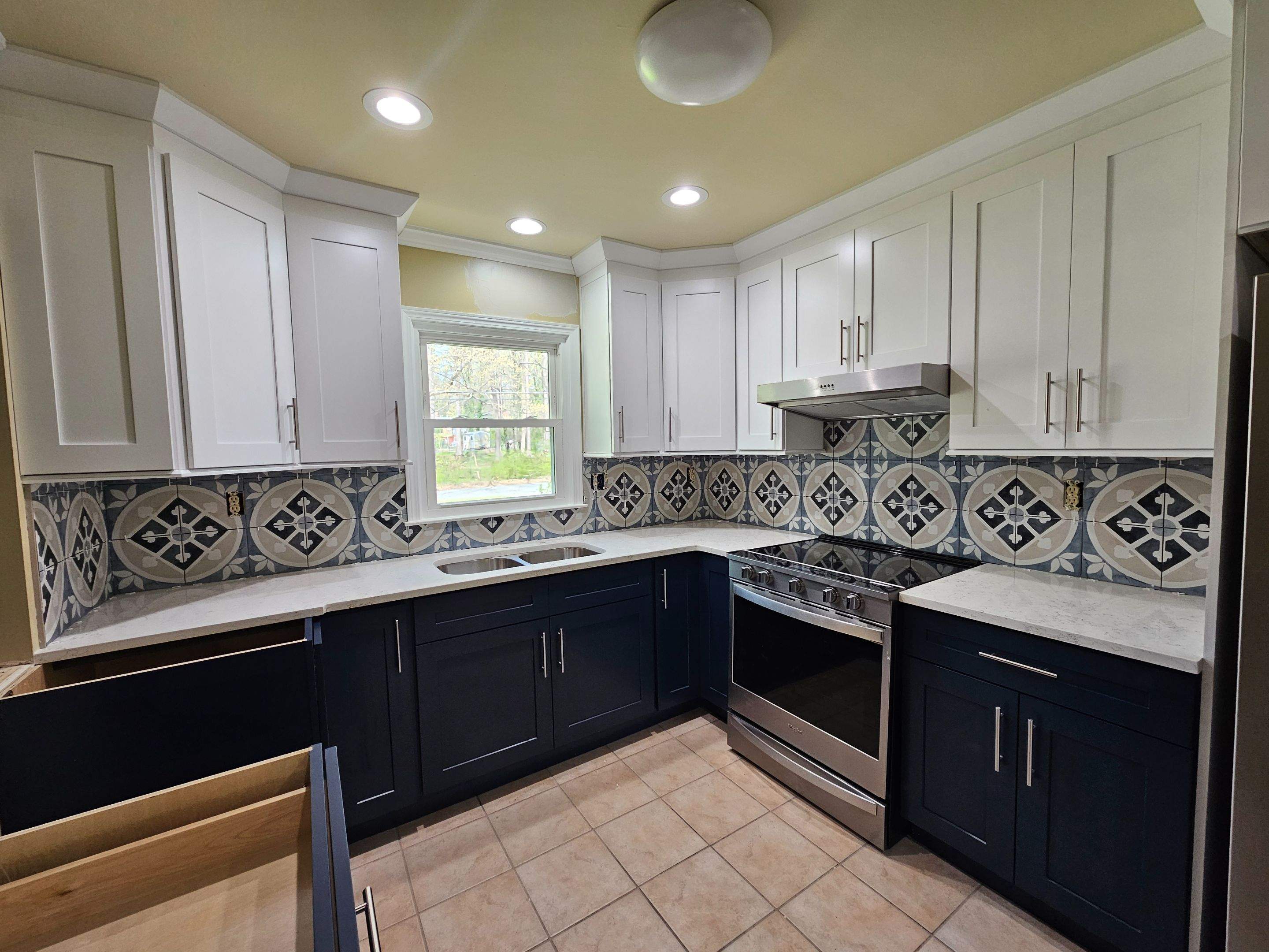 Kitchen Open Concept by Ajayi Design and Construction 