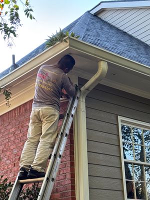 Clean Gutters