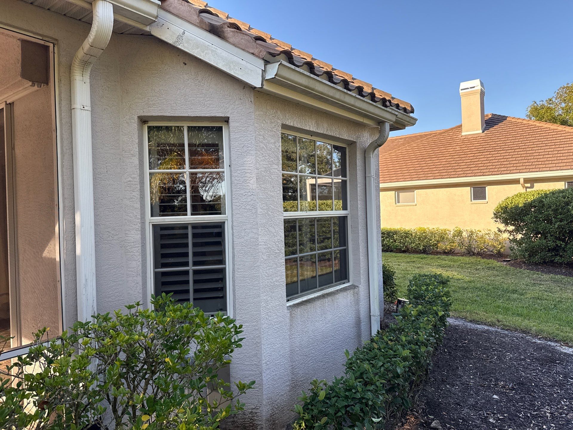 House Wash, Pool Deck & Screen Enclosure Cleaning | University Park, Sarasota FL by Sunshine AquaWash