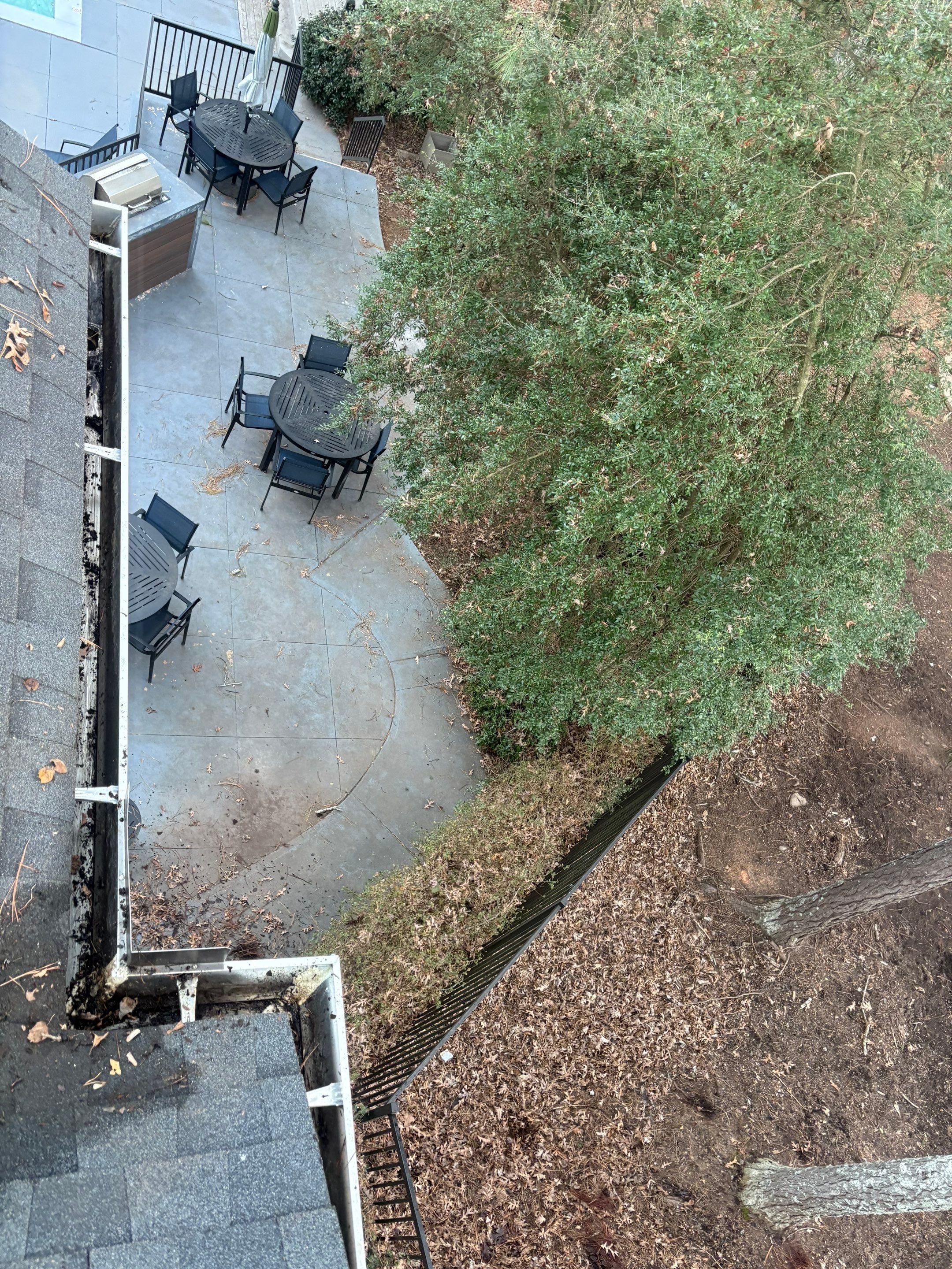 HOA gutter cleaning after photo.