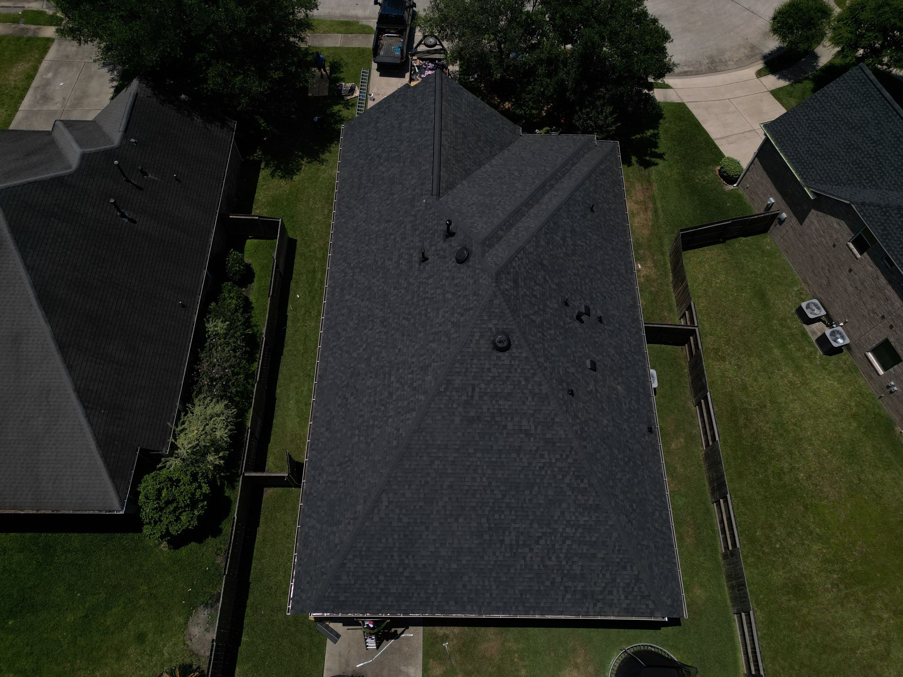 OC Duration Onyx Black by HHH Roofing & Construction