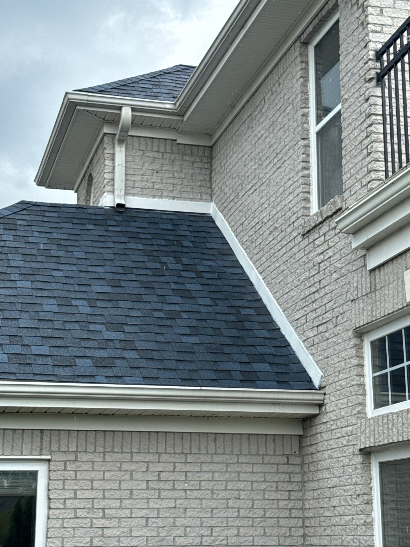 IKO Dynasty - Atlantic Blue by Linta Roofing