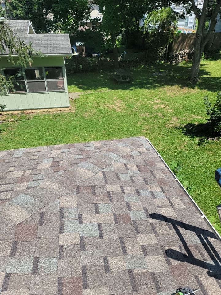 ATLAS PINNACLE COLOR: MAJESTIC SHAKE DRIP EDGE: WHITE by Eagle Eye Roofing